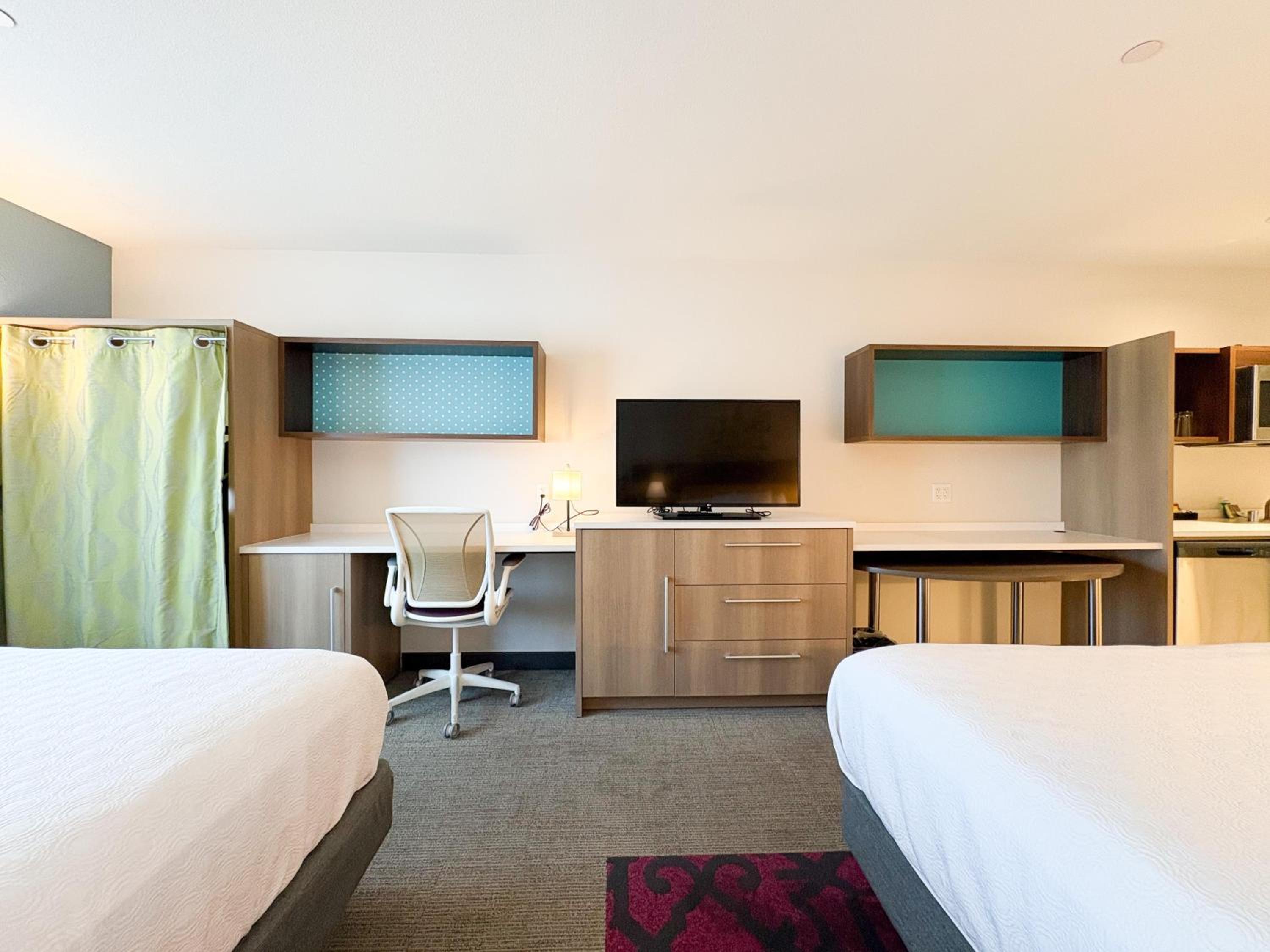 Queen Studio with Two Queen Beds - Non-Smoking