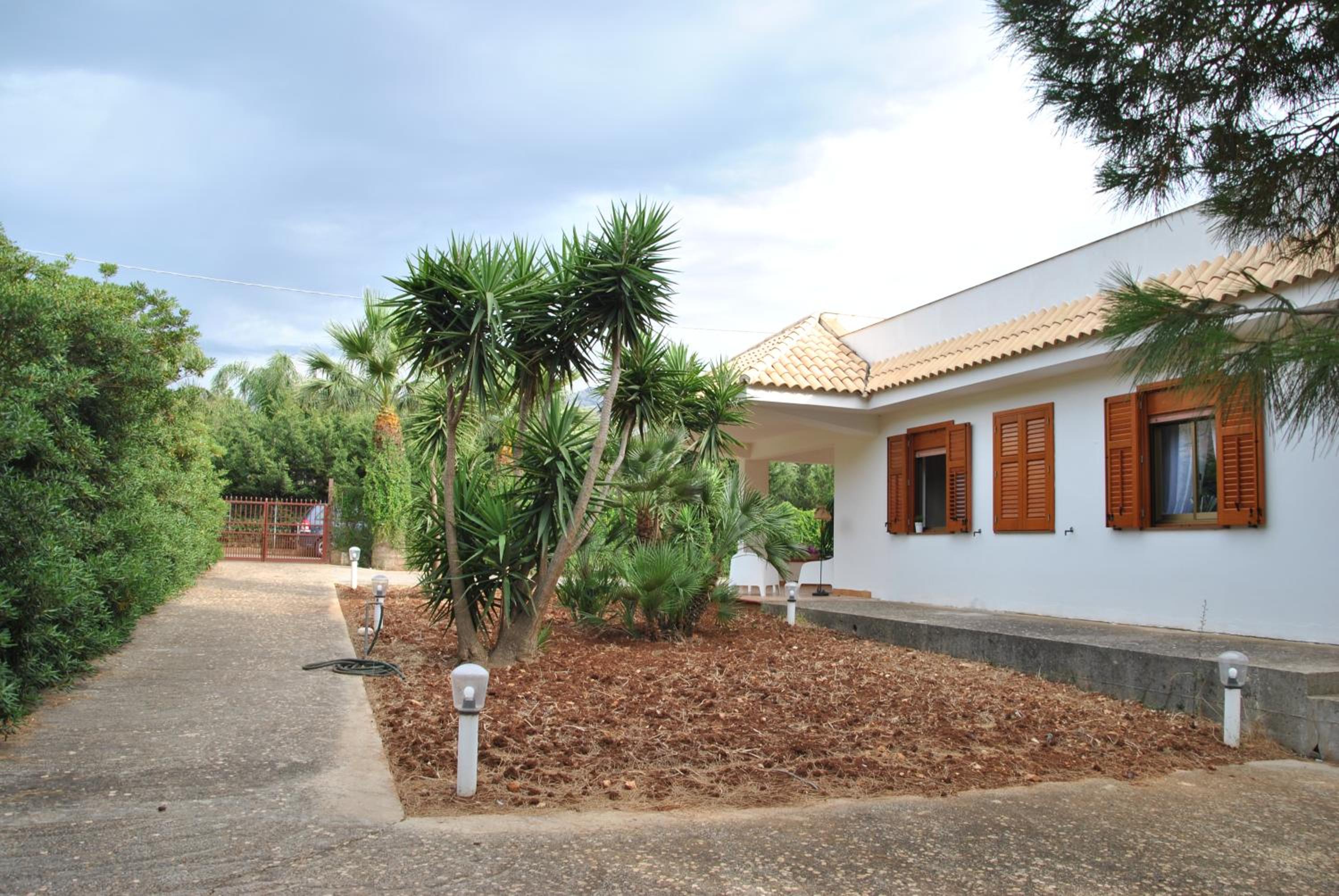 Four-Bedroom House photo 2