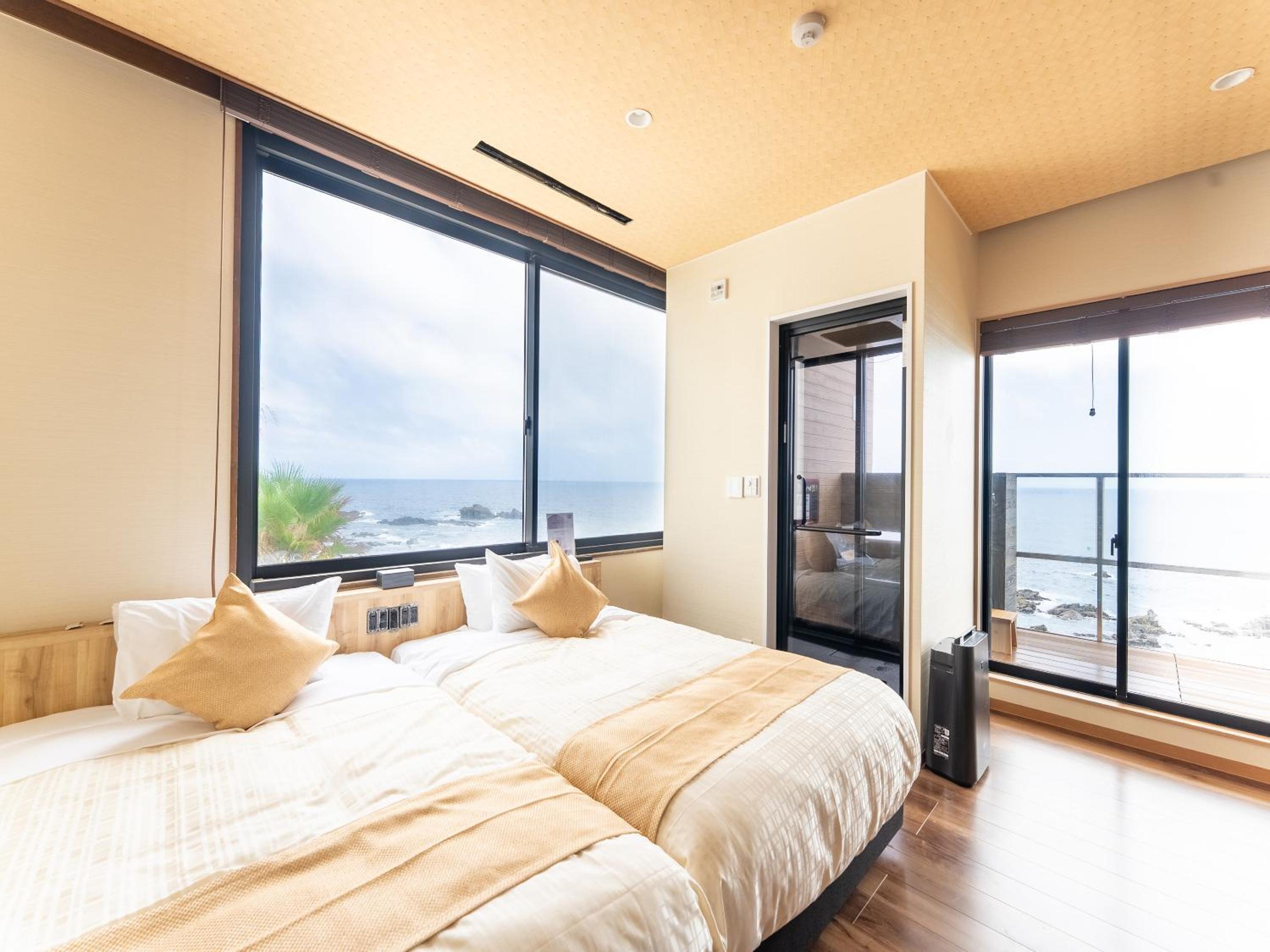 Japanese Western Style Suite with Open-Air Bath