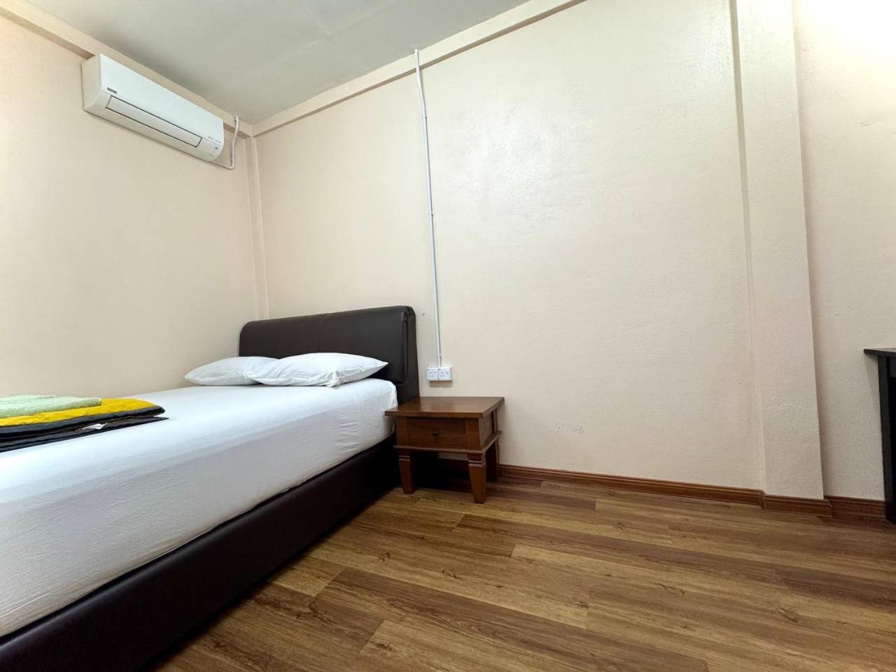 Queen Room - Photo 8