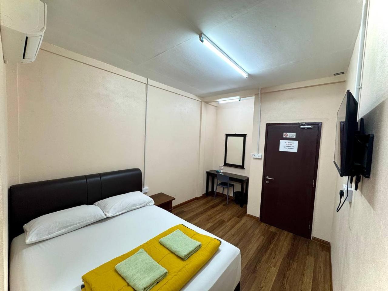 Queen Room - Photo 9