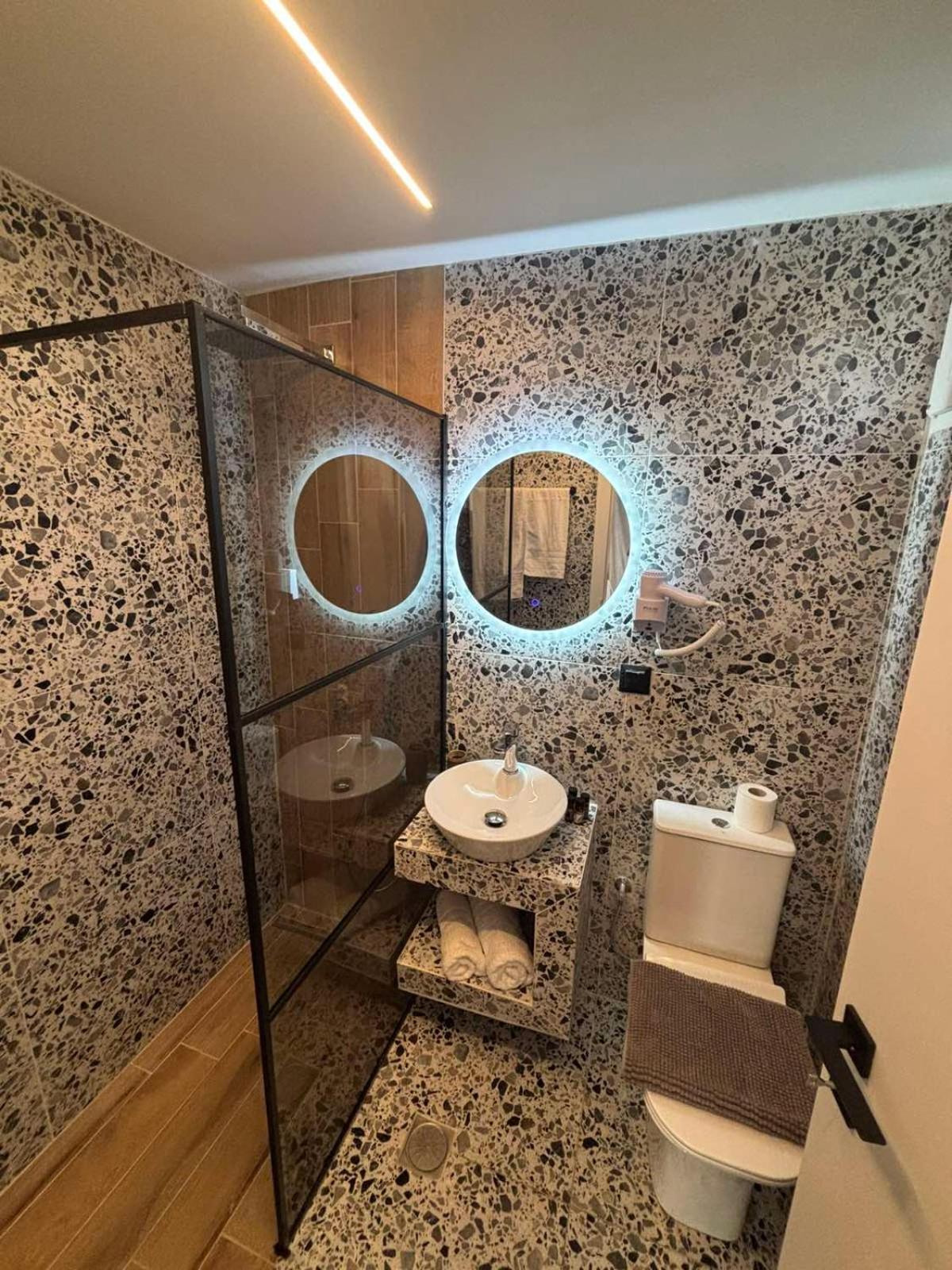 Deluxe Studio