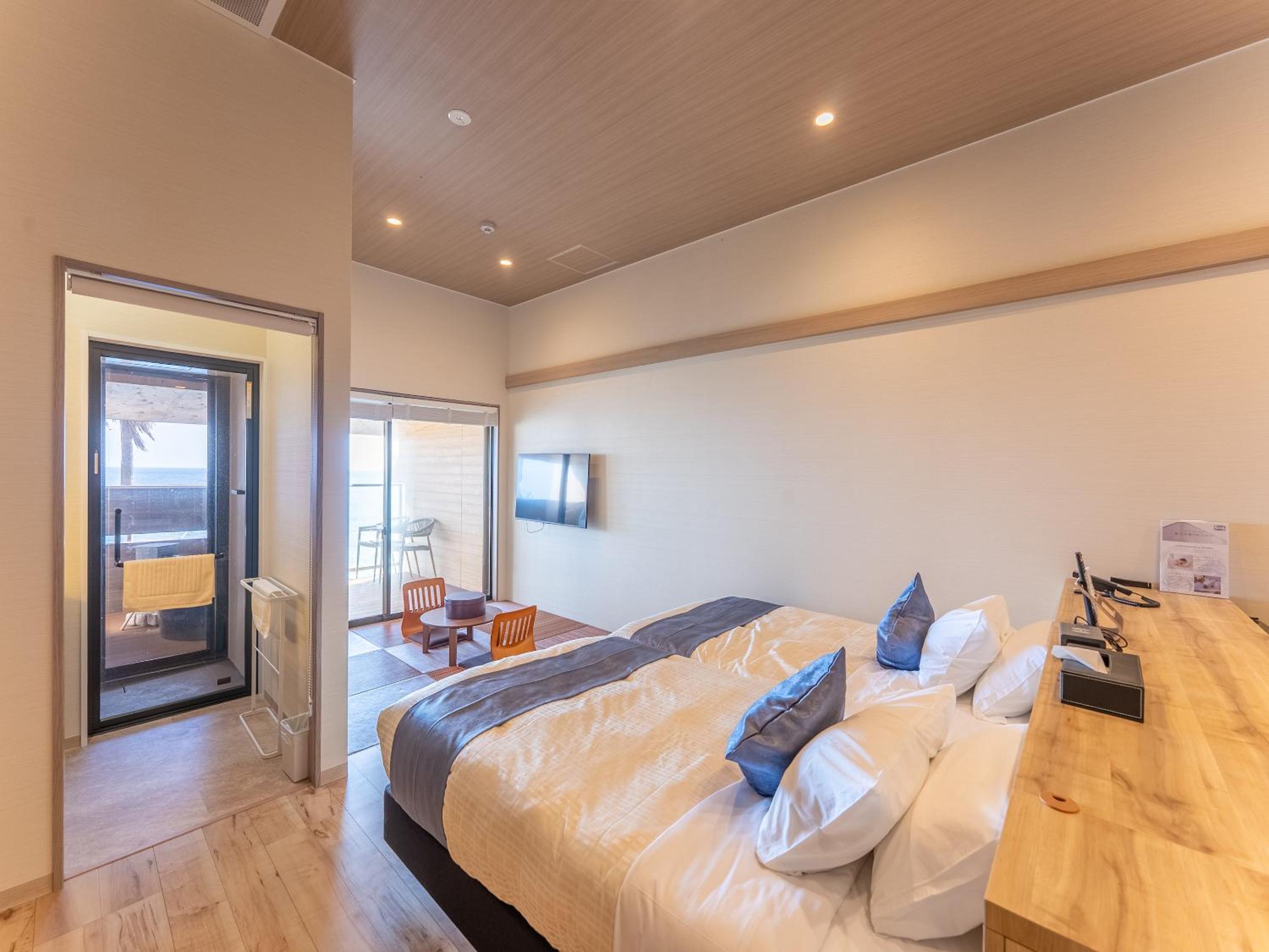 Modern Japanese Western Style Room with Open-Air Bath