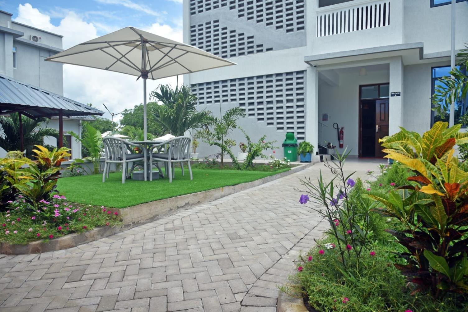 Two-Bedroom Deluxe Apartment with Garden View photo 1