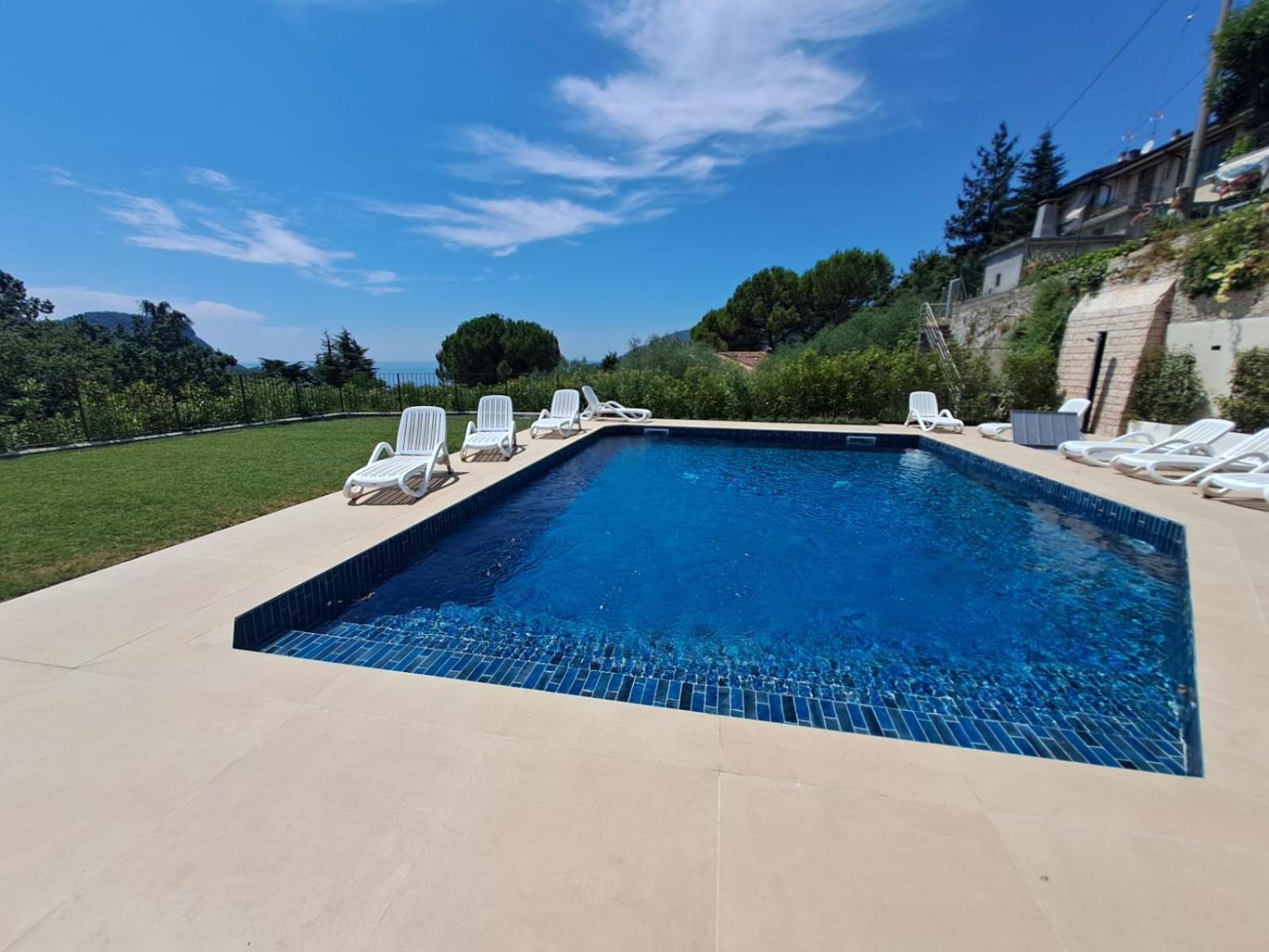One-Bedroom Apartment with Pool View photo 1