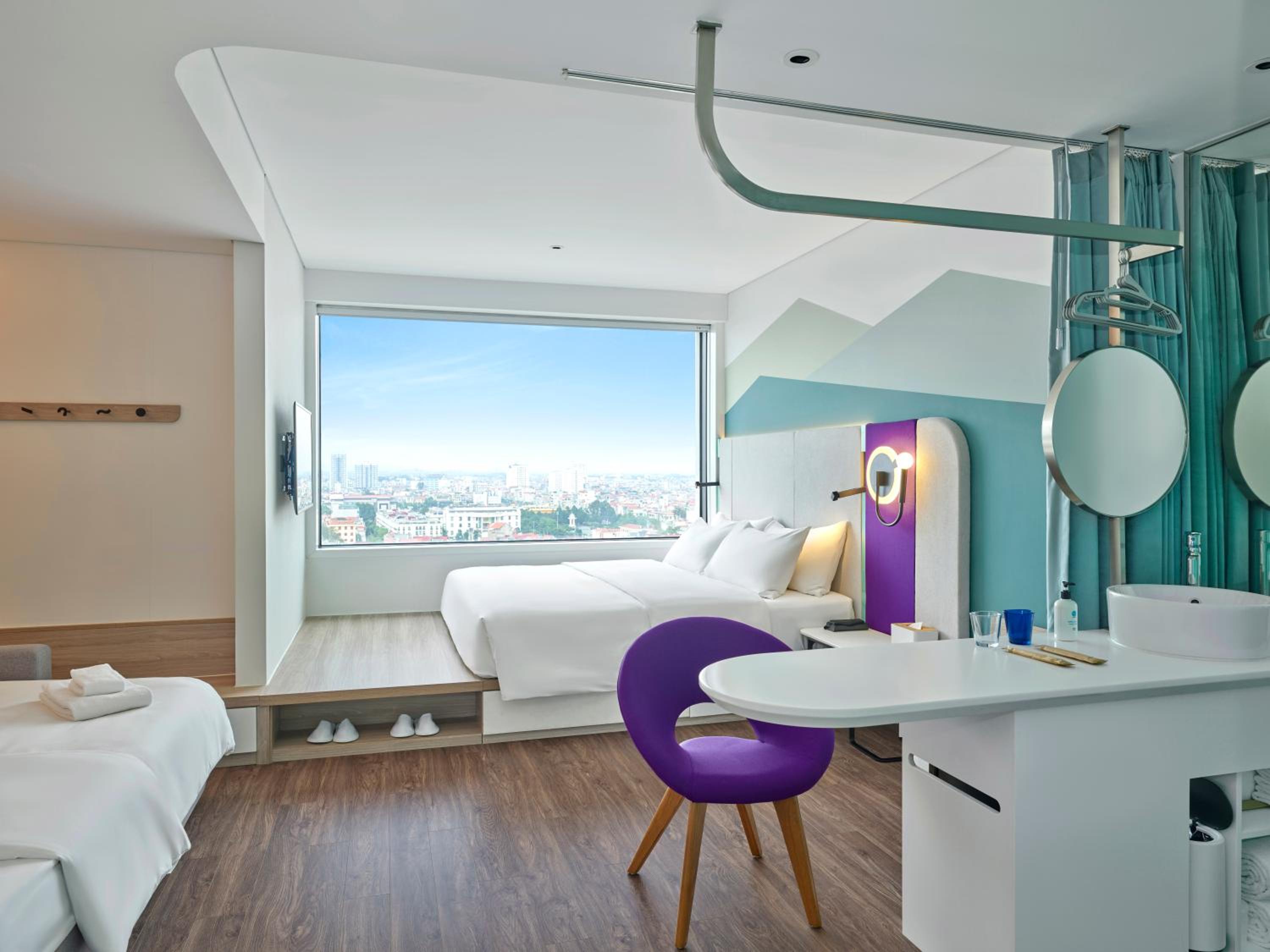 King Room with Sofa Bed - Photo 8