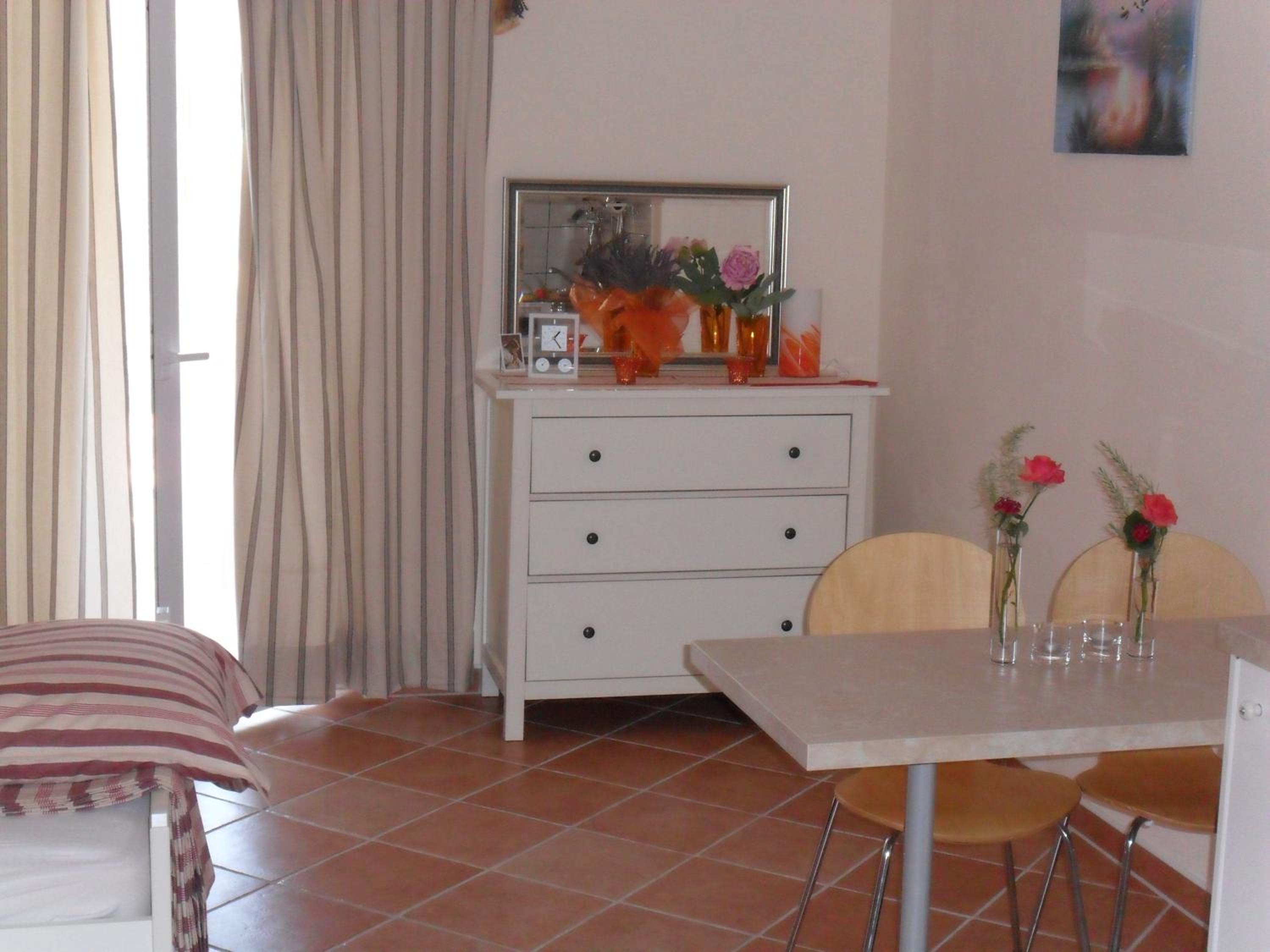 Apartment with Sea View - Photo 8