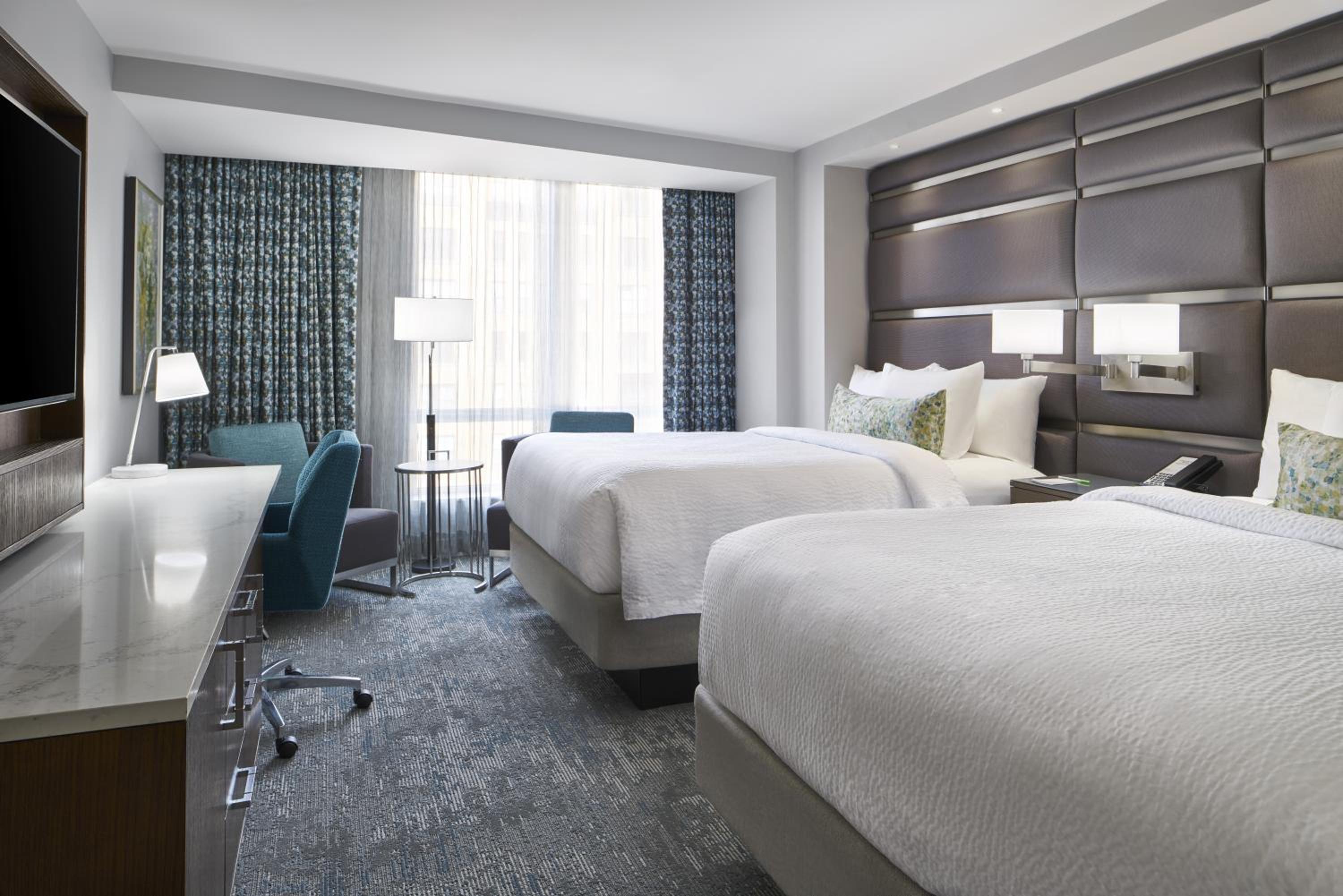 Guest Room with Two Queen Beds, City view