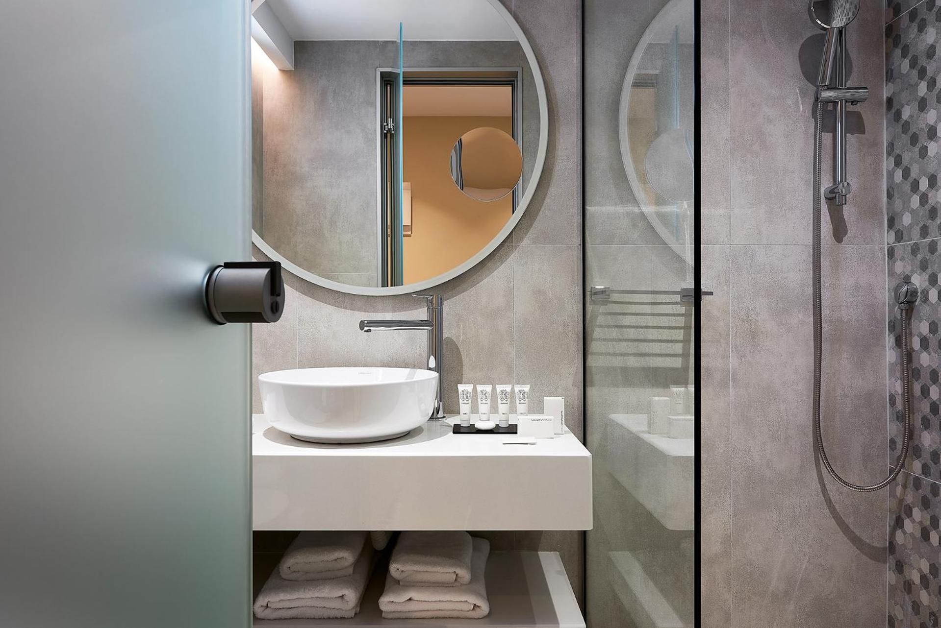 Superior Junior Suite with Private Pool 3 pax photo 2