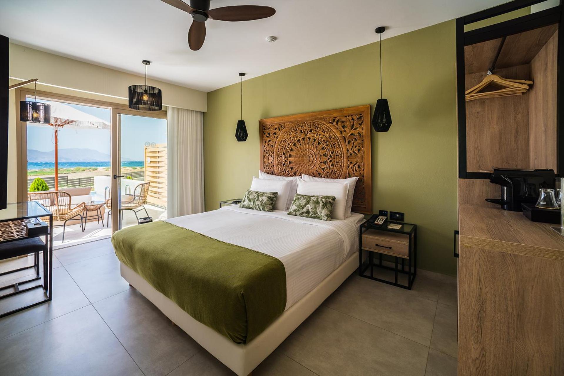 Superior Junior Suite with Private Pool 3 pax photo 3