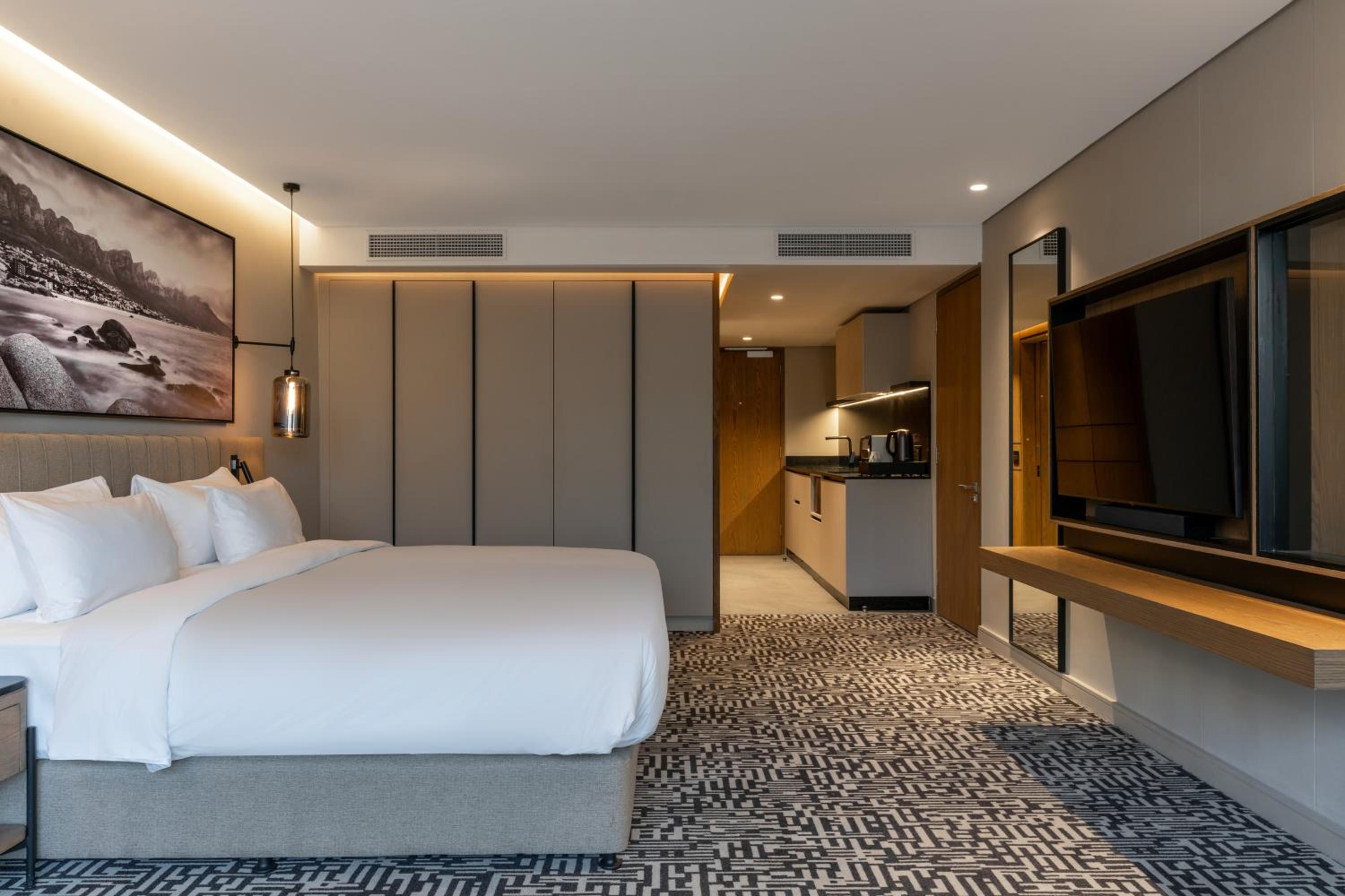 Studio Apartment with Mountain View - Photo 1