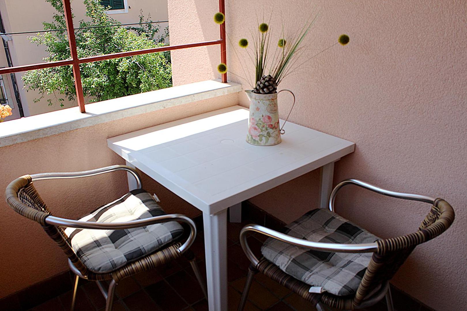 One-Bedroom Apartment - Photo 4