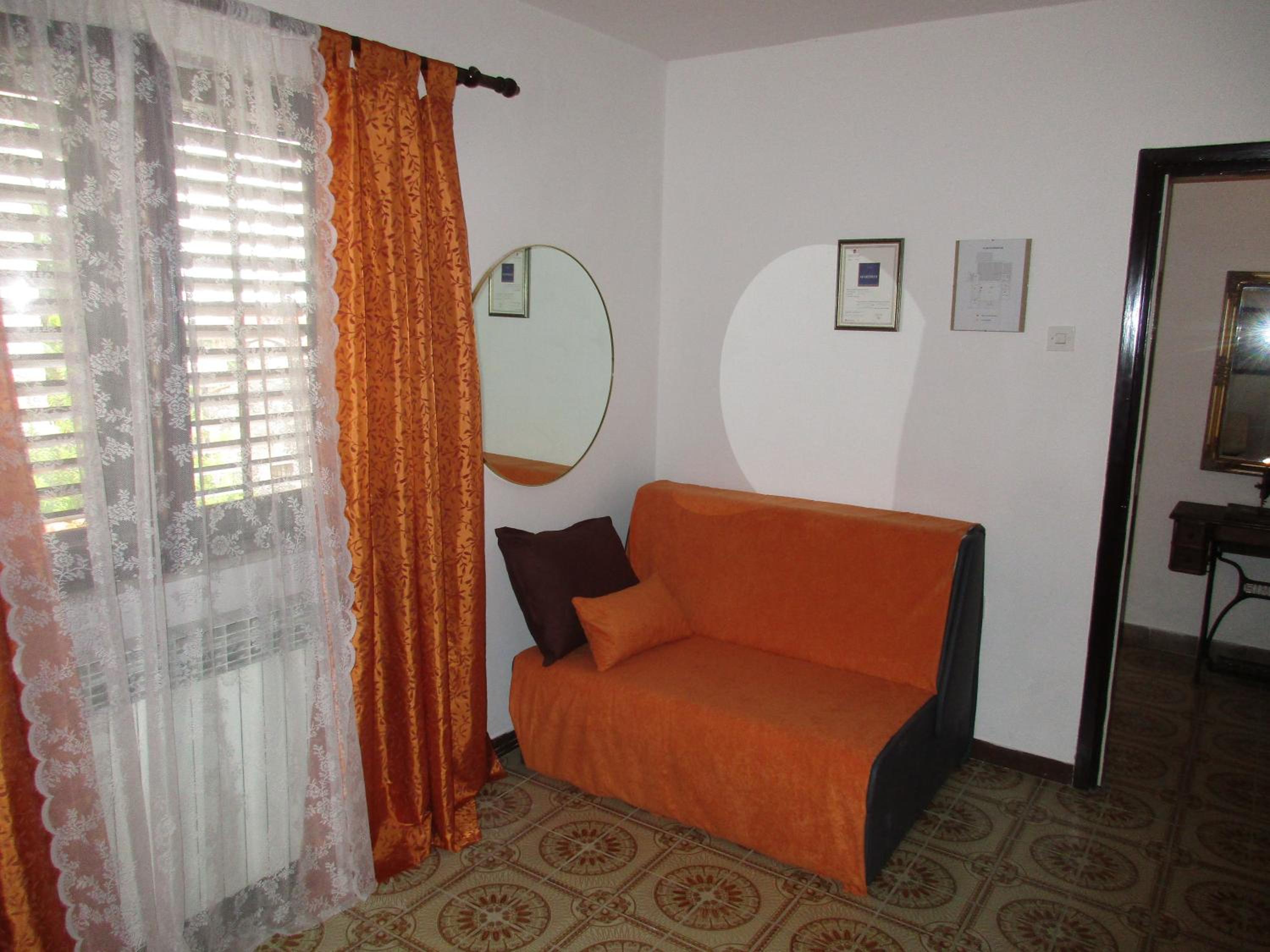 One-Bedroom Apartment - Photo 9