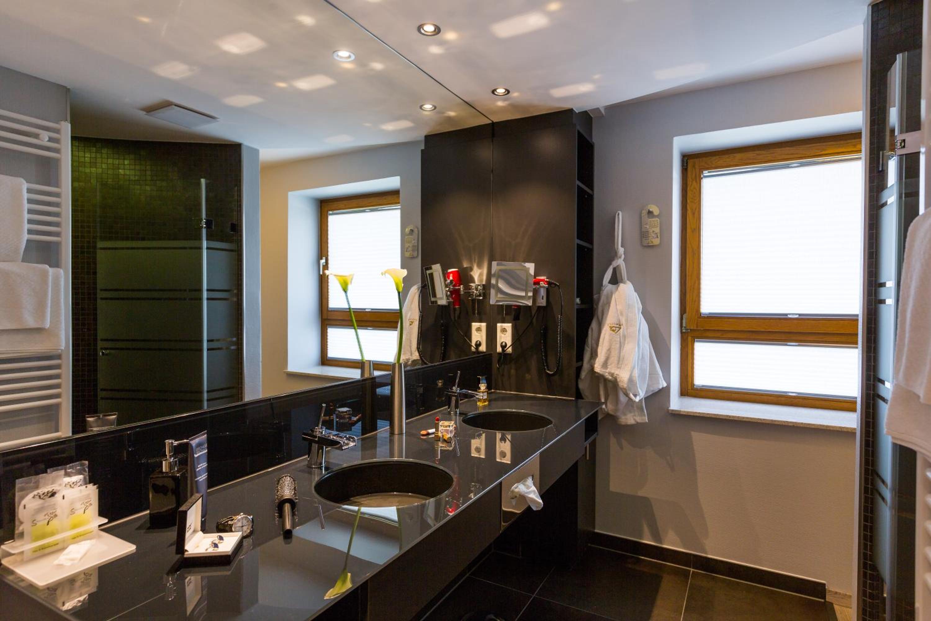 Suite - Photo 10