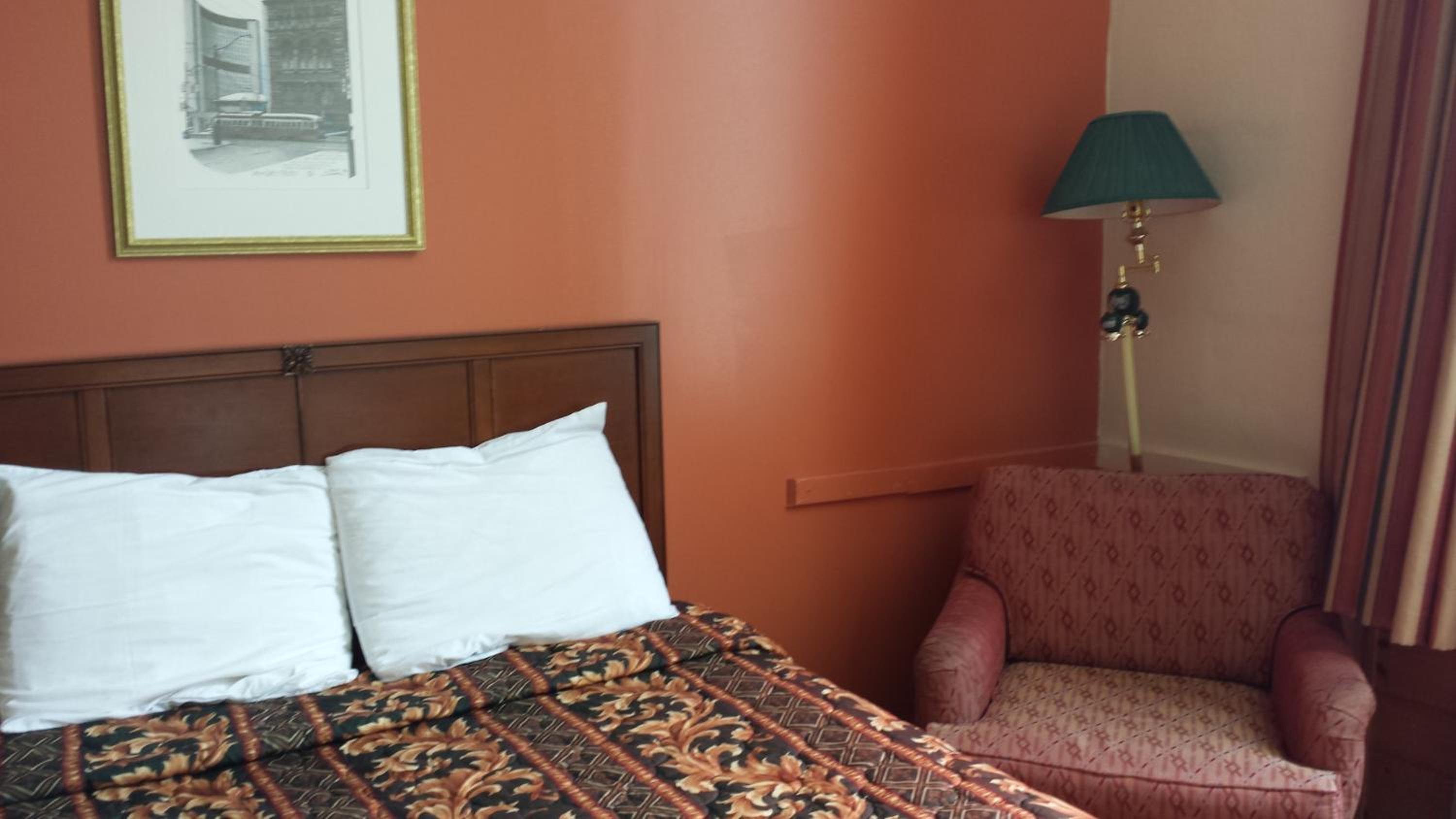 Queen Room photo 3
