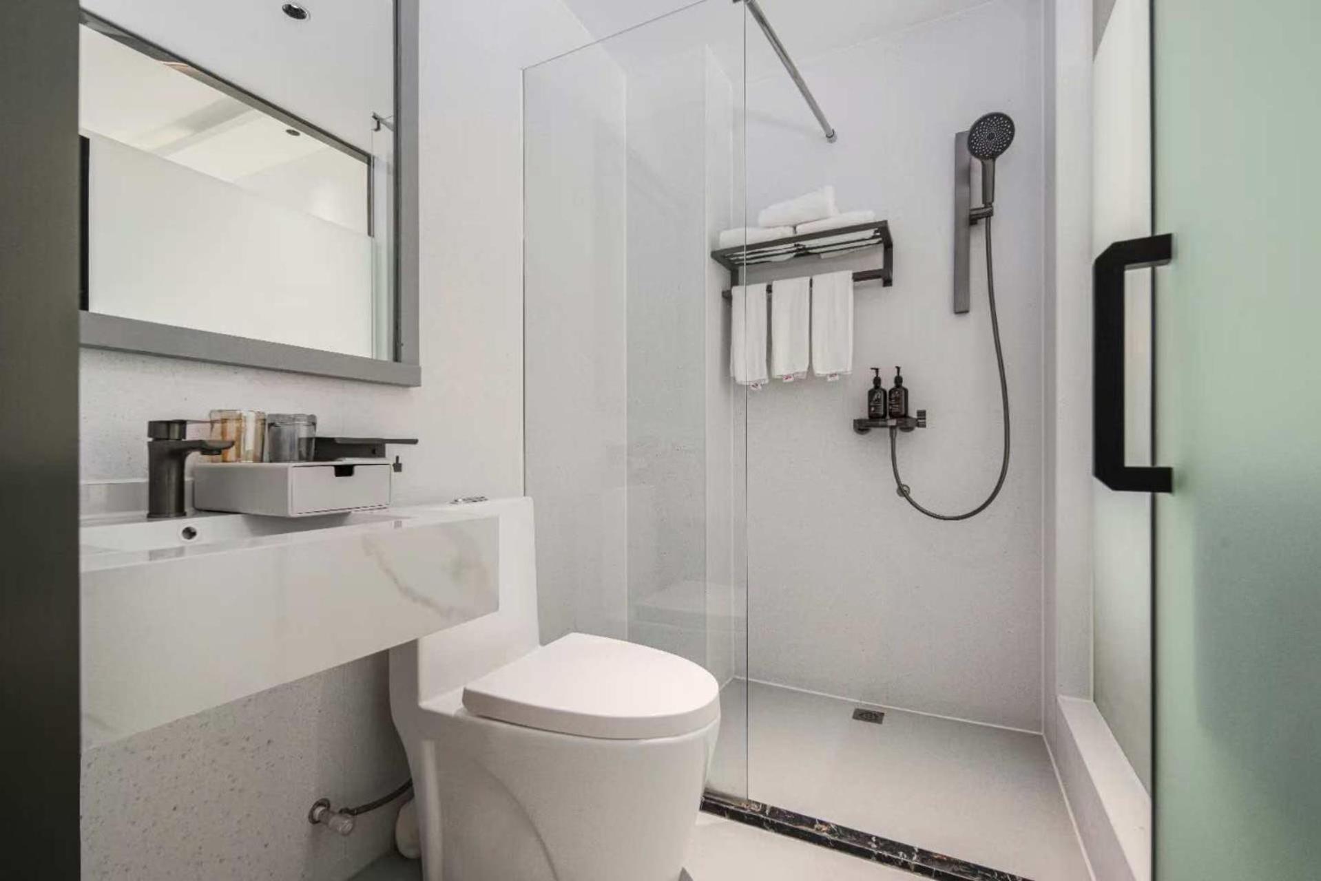 Double or Twin Room with Balcony photo 3