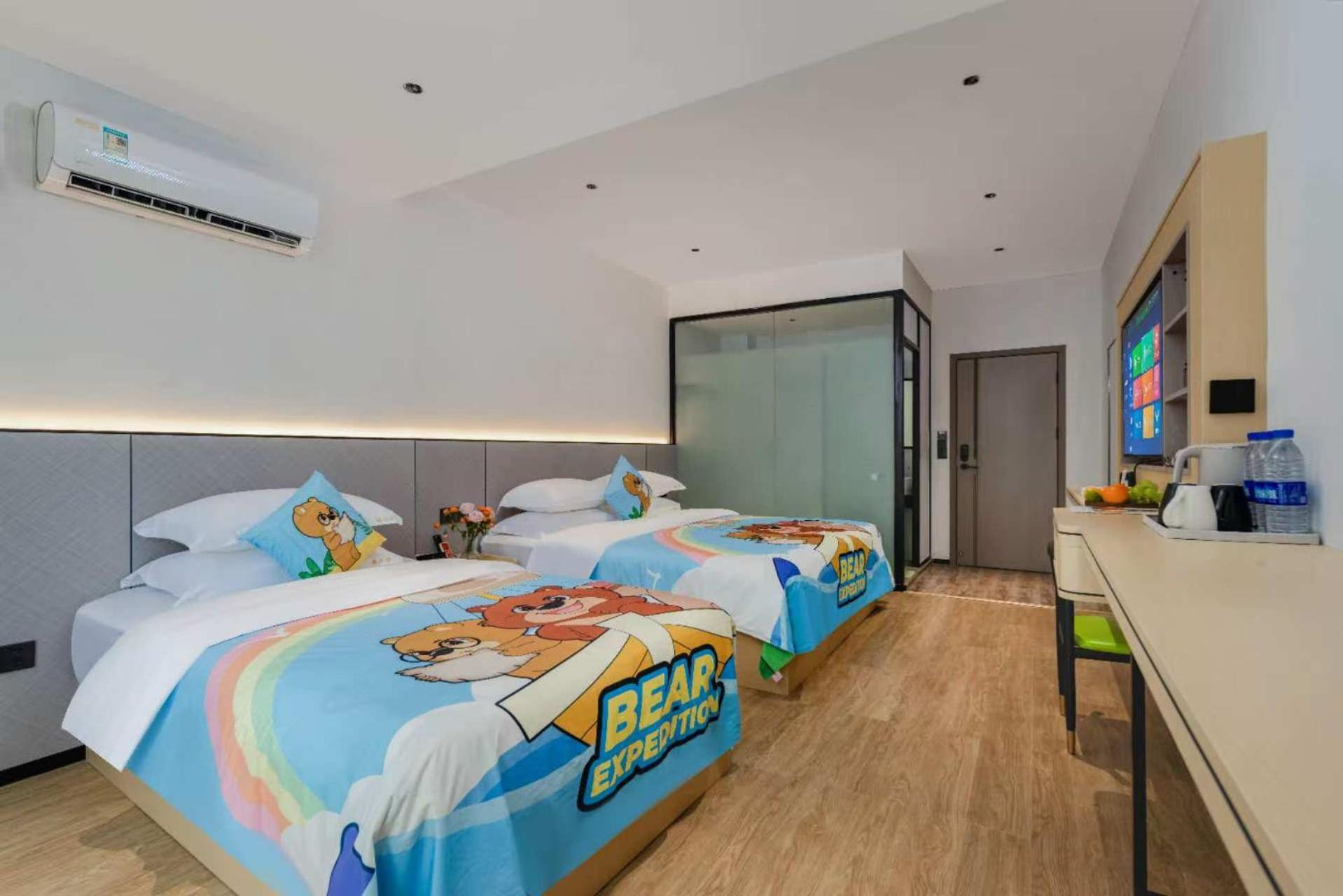 Double or Twin Room with Private Bathroom photo 3