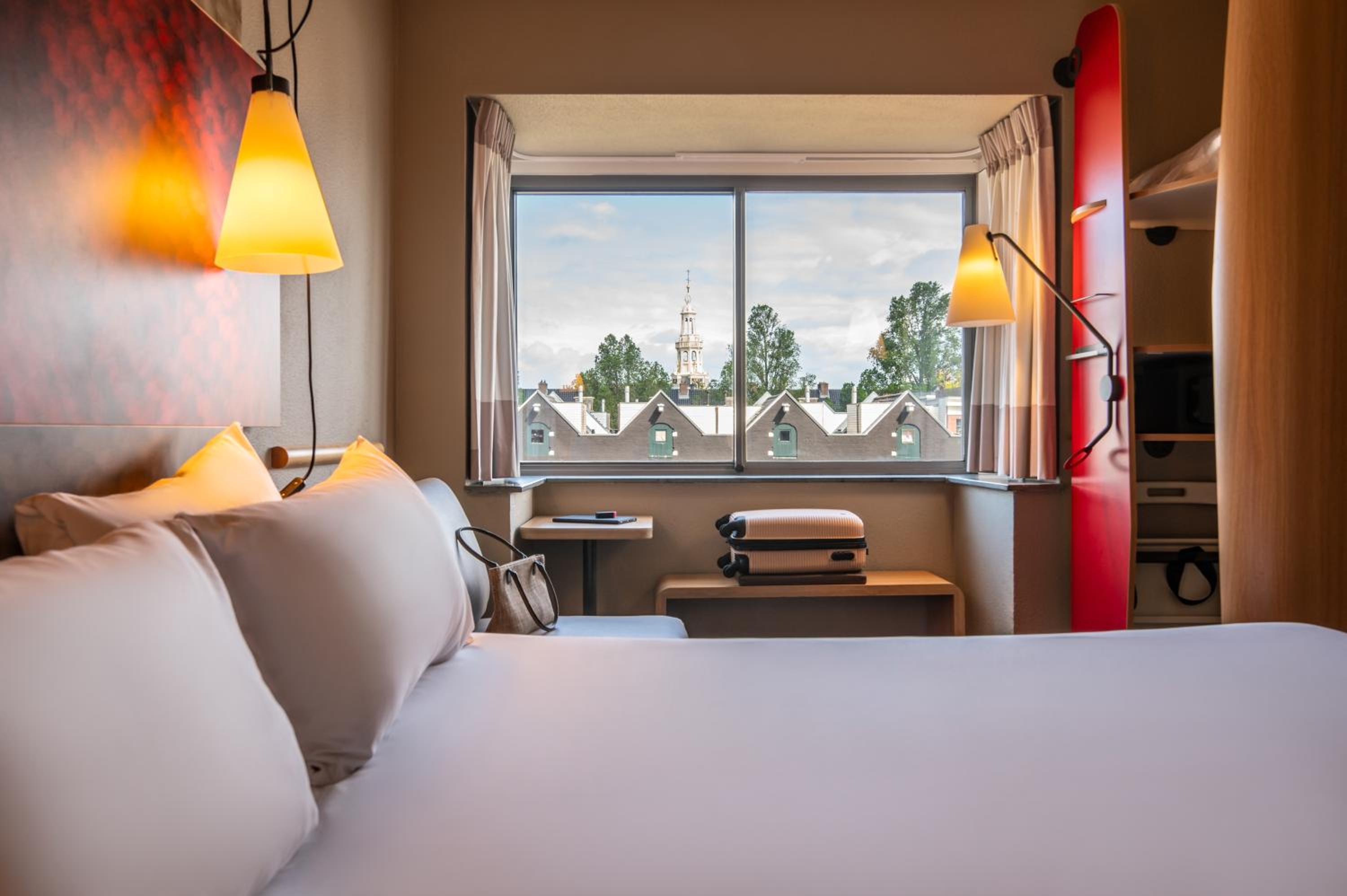 Double Room with River View thumbnail 5