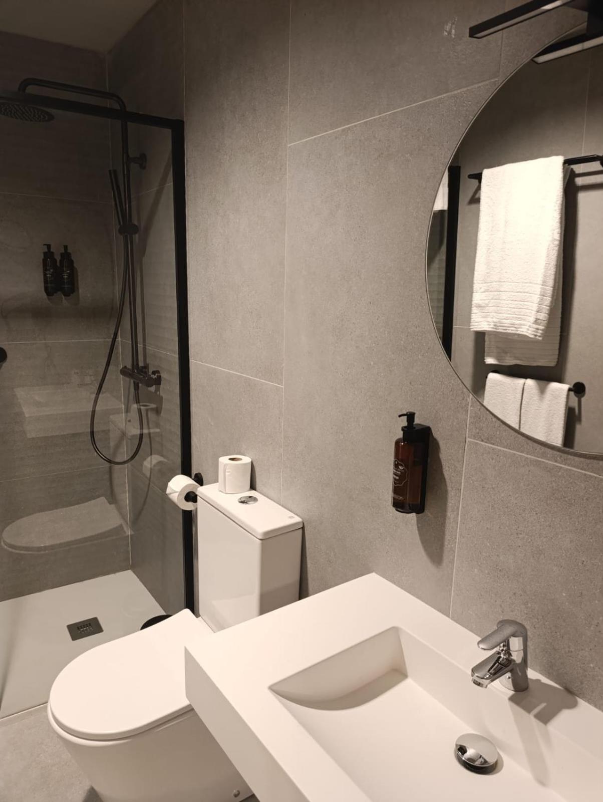Double Room - Disability Access photo 3