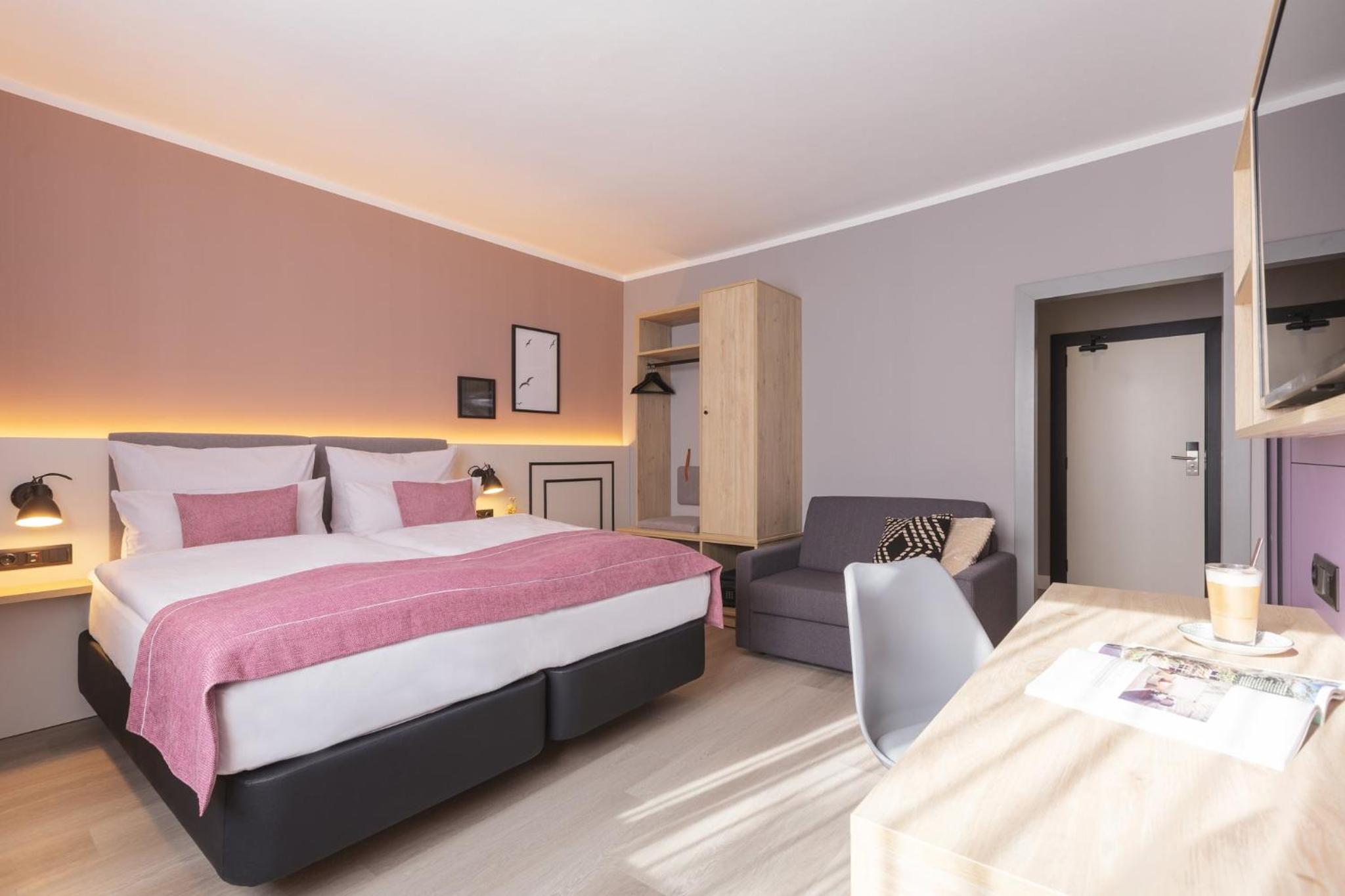 Premium Queen Room with Sofa Bed photo 3
