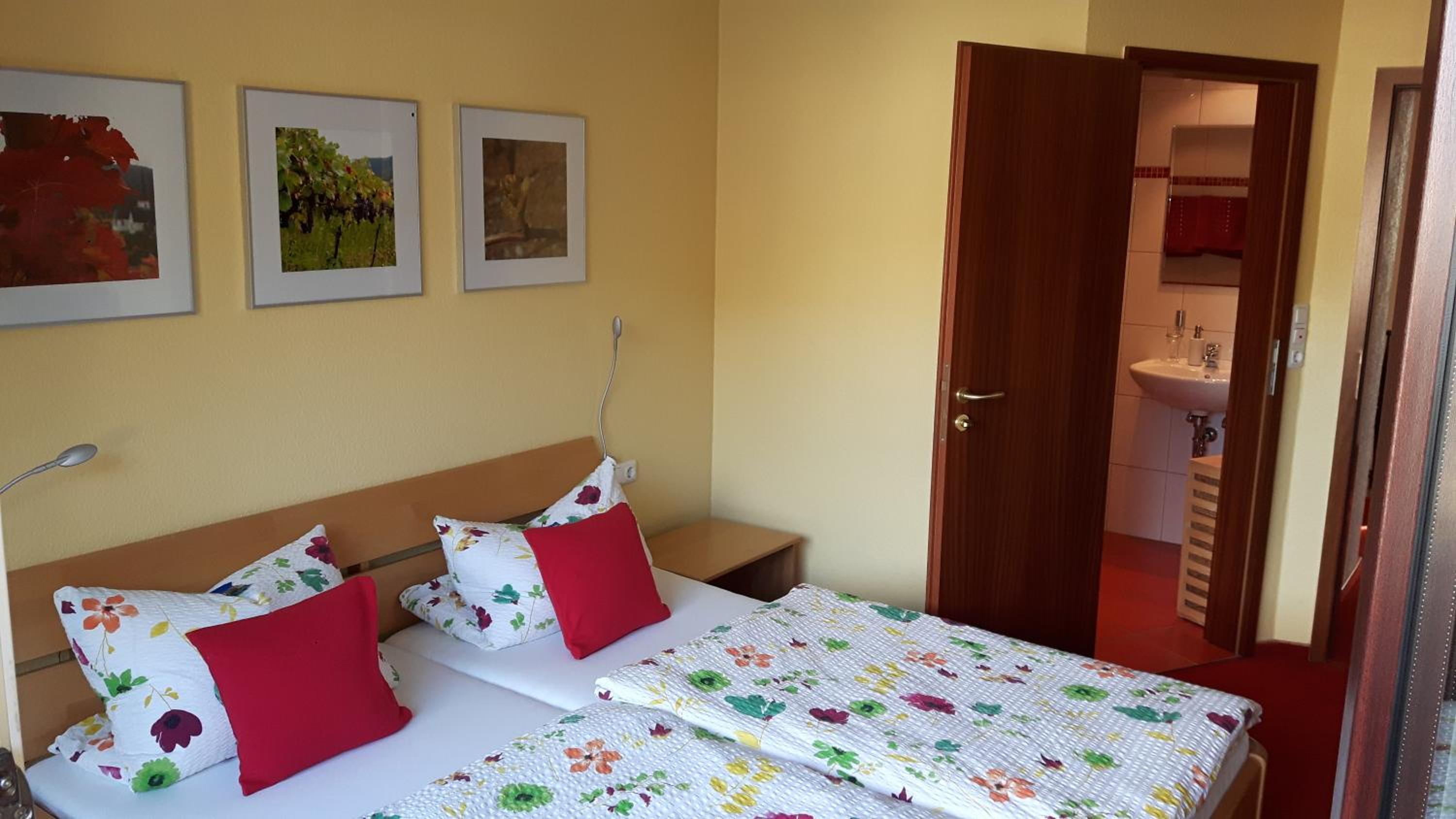 Double Room with Private Bathroom photo 3