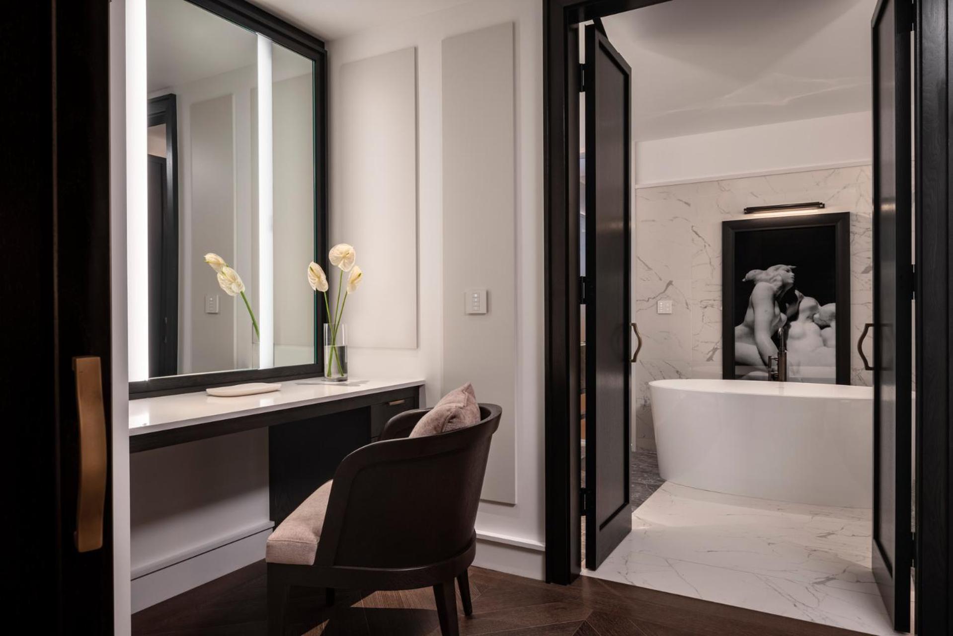Premier One-Bedroom Suite - Photo 6