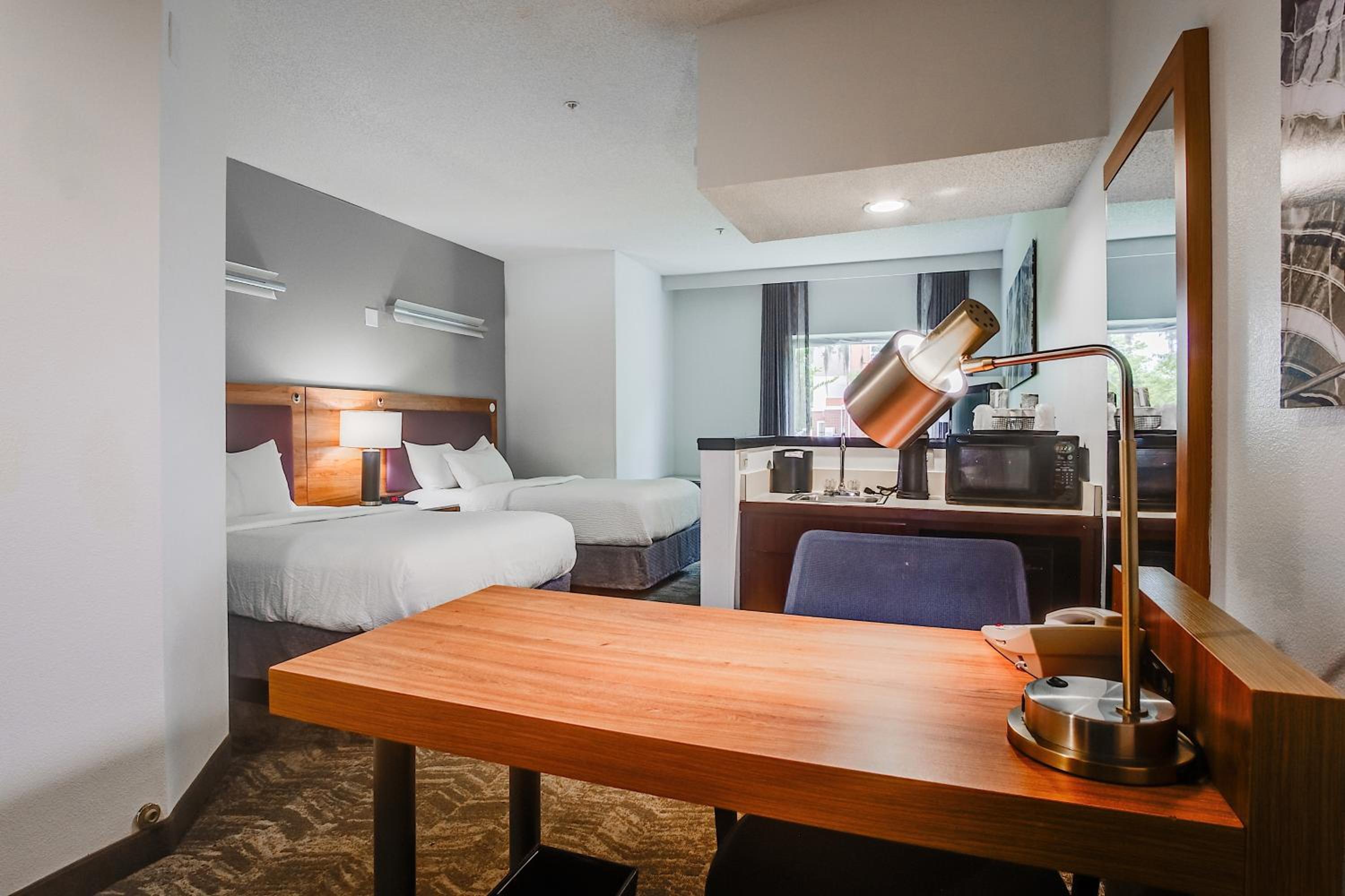 Large One Room Suite with Two Queen Beds - Non Smoking - Photo 2