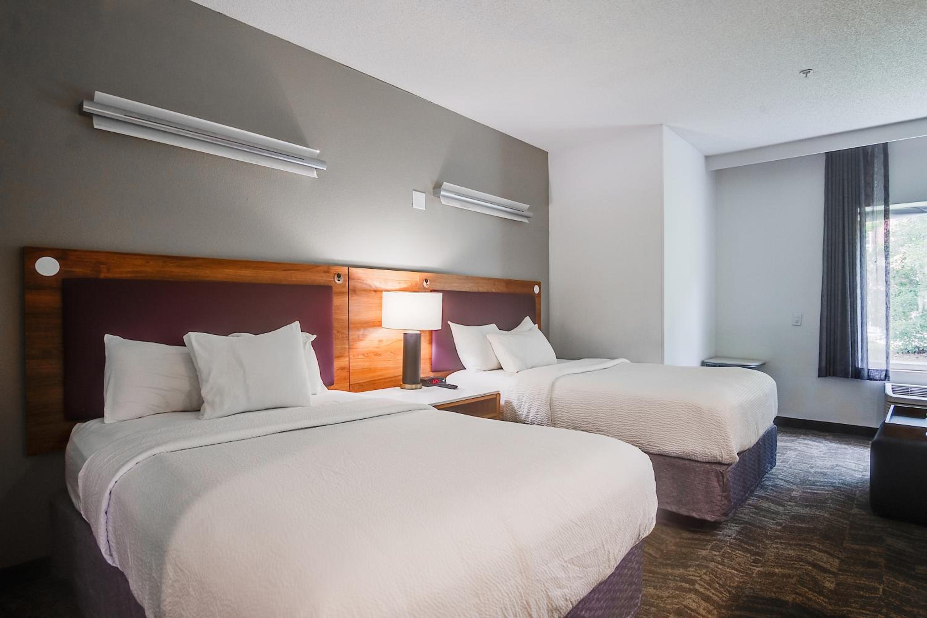 Large One Room Suite with Two Queen Beds - Non Smoking - Photo 1