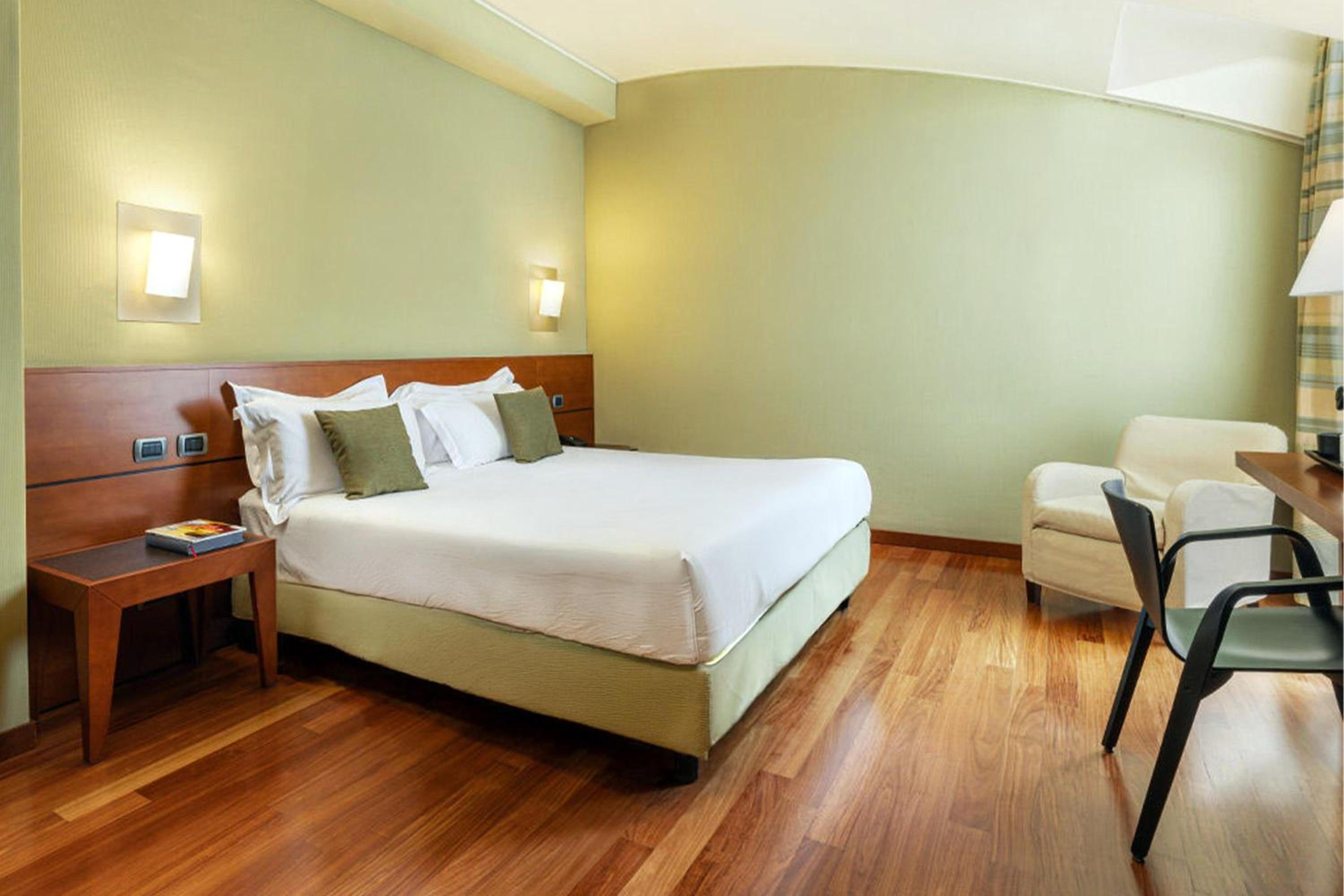 Deluxe Room - Photo 1
