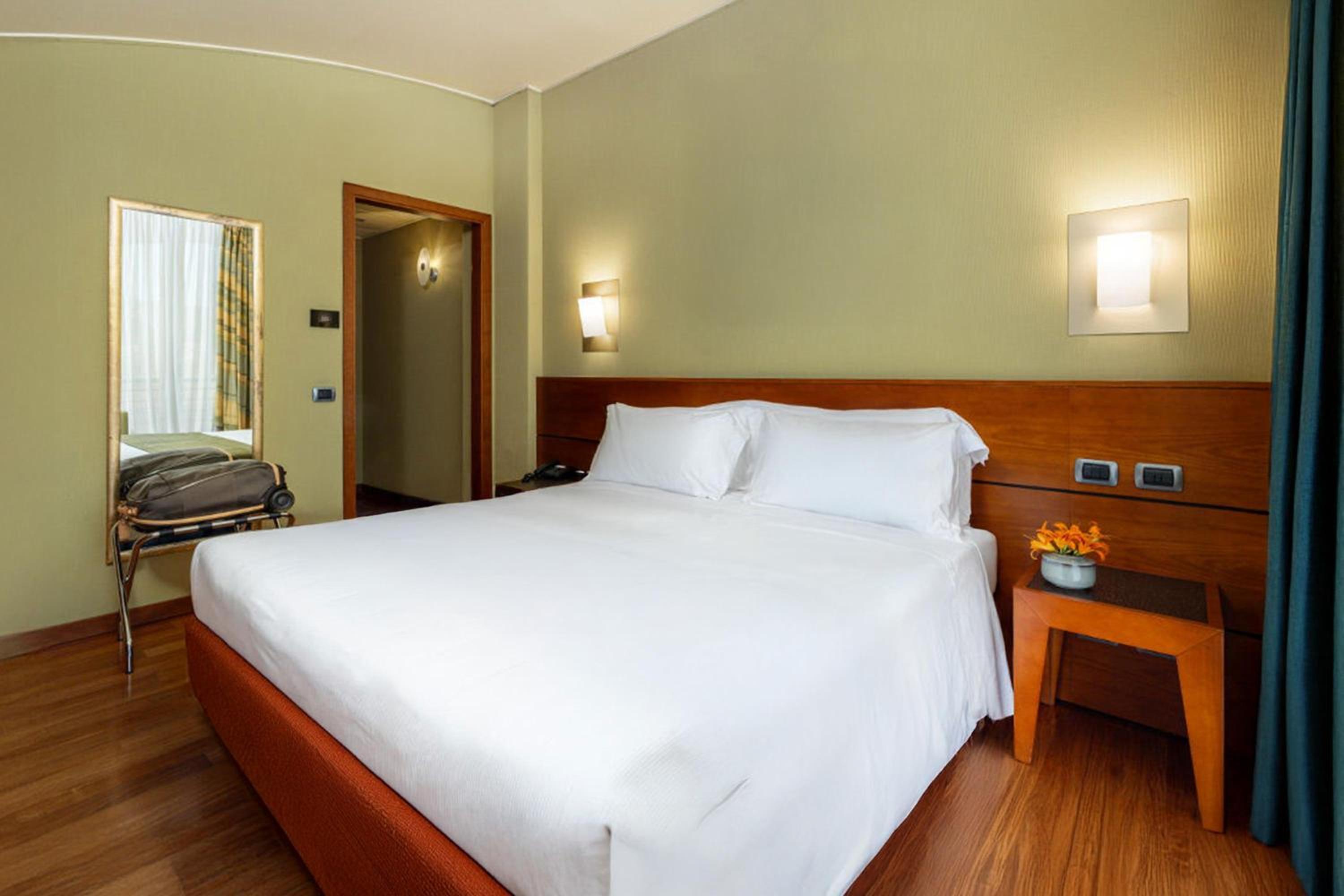 Deluxe Room - Photo 3