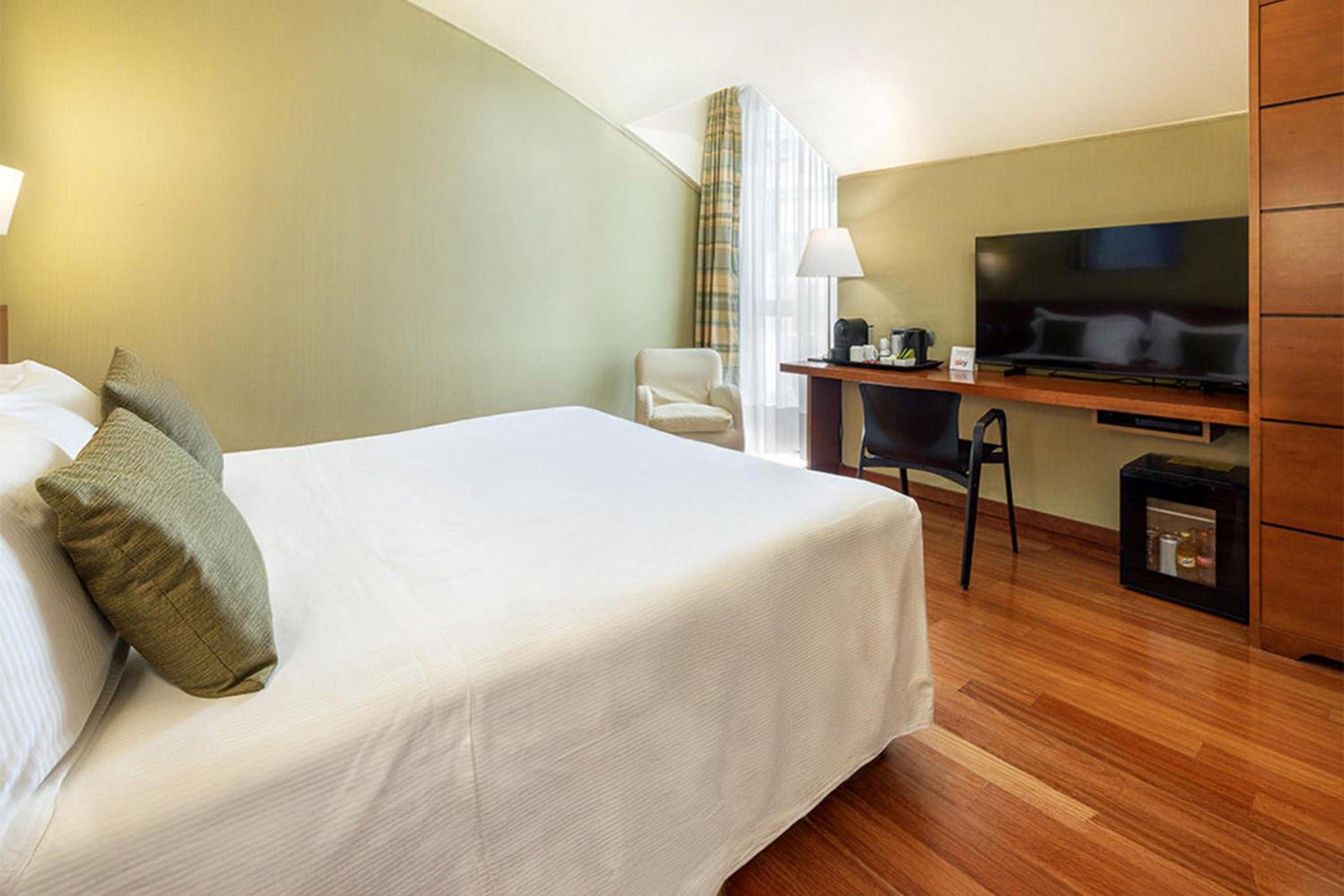 Deluxe Room - Photo 2