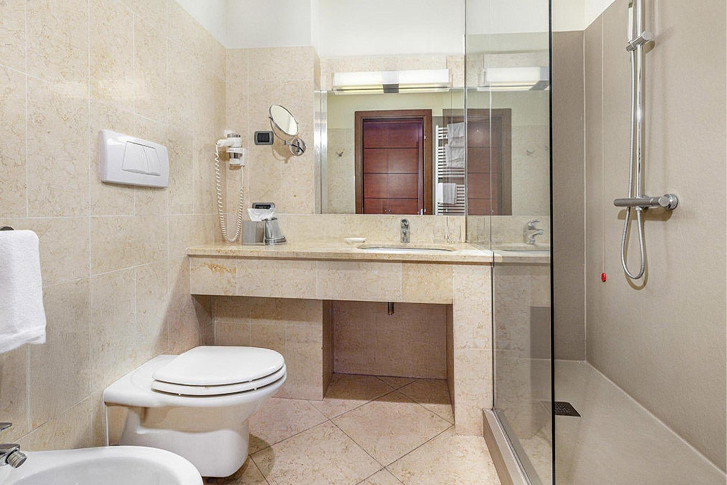 Double Room - Photo 5
