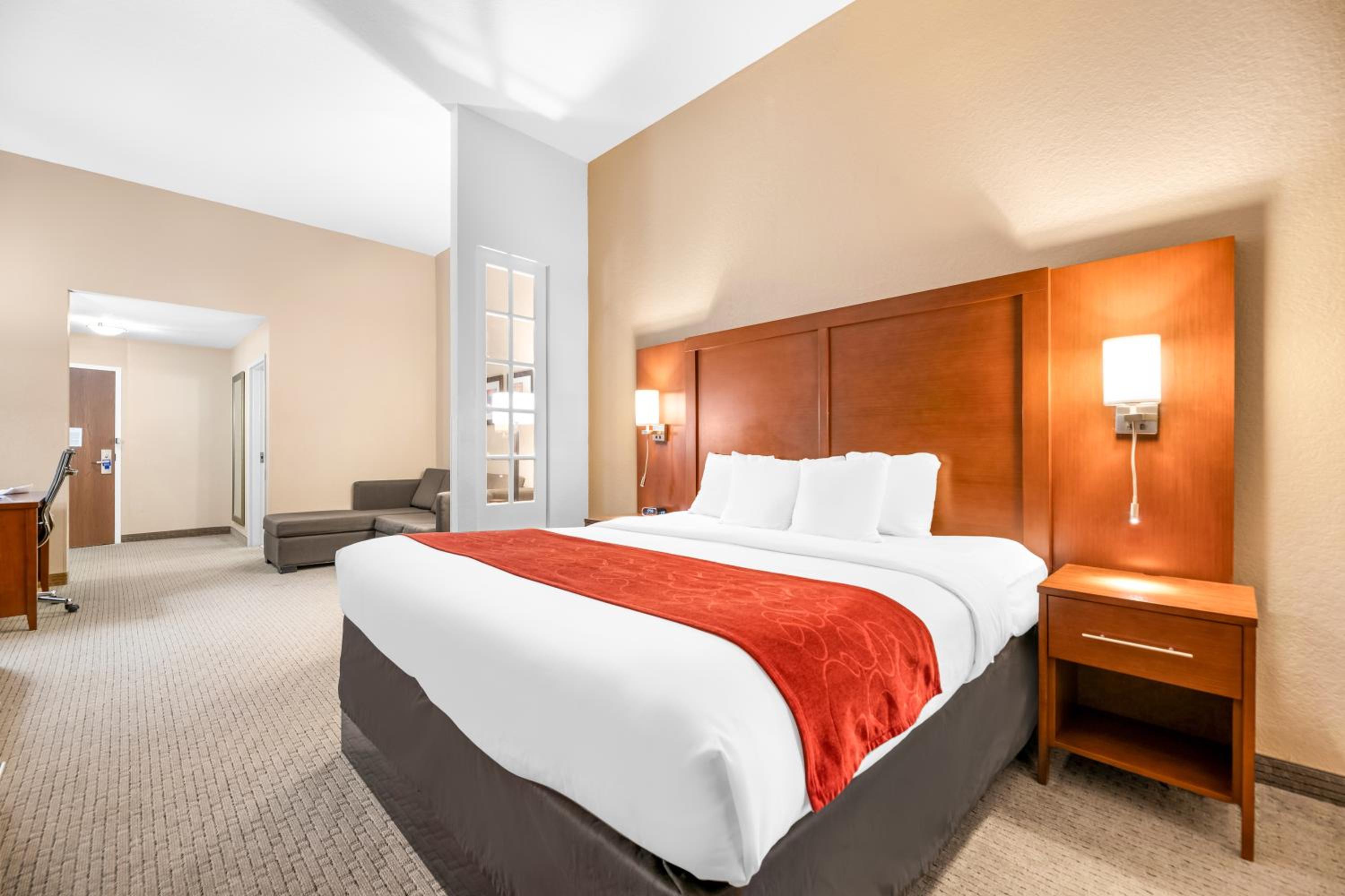 King Suite with Accessible Tub - Accessible/Non-Smoking