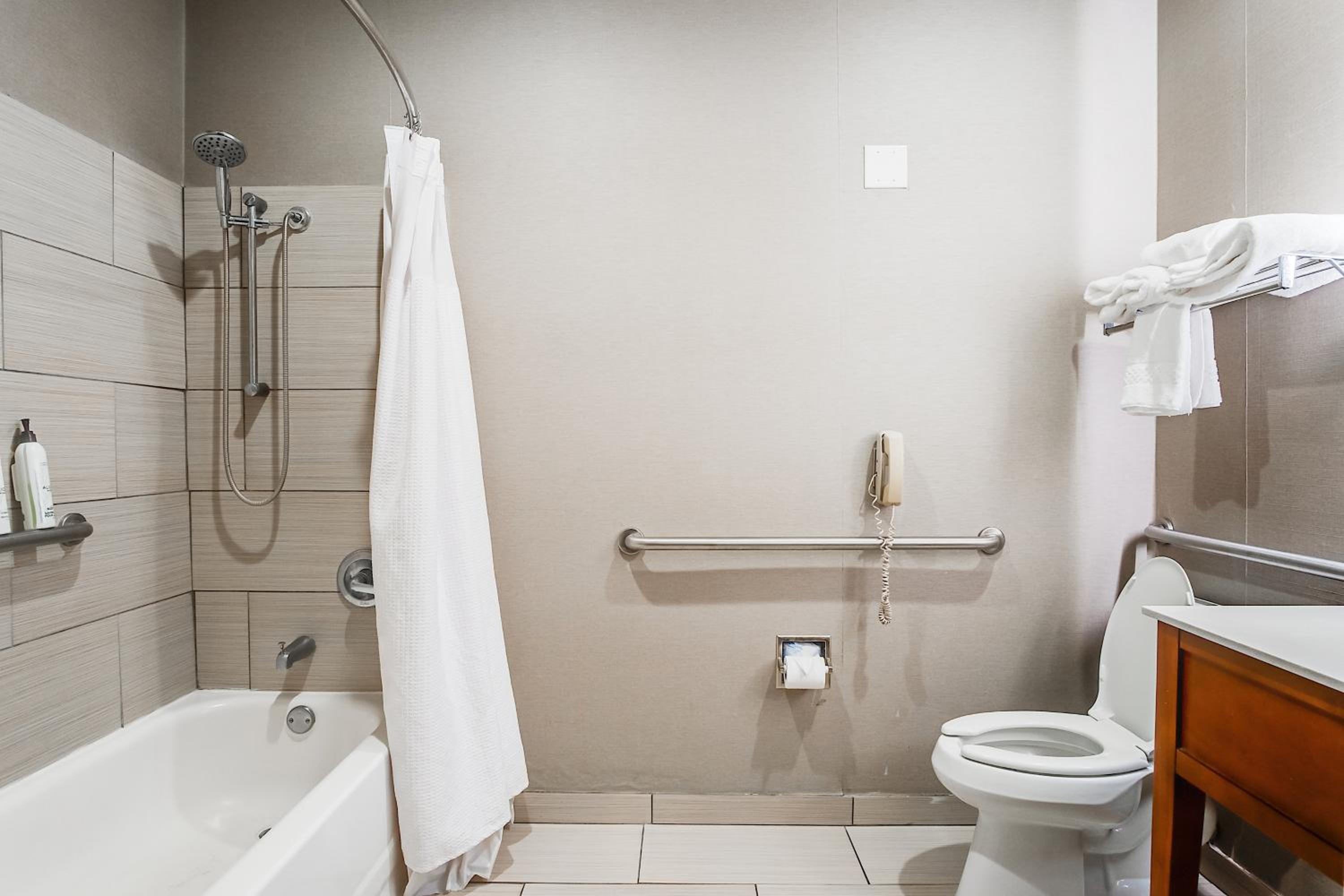 King Suite - Disability Access/Non Smoking - Photo 4
