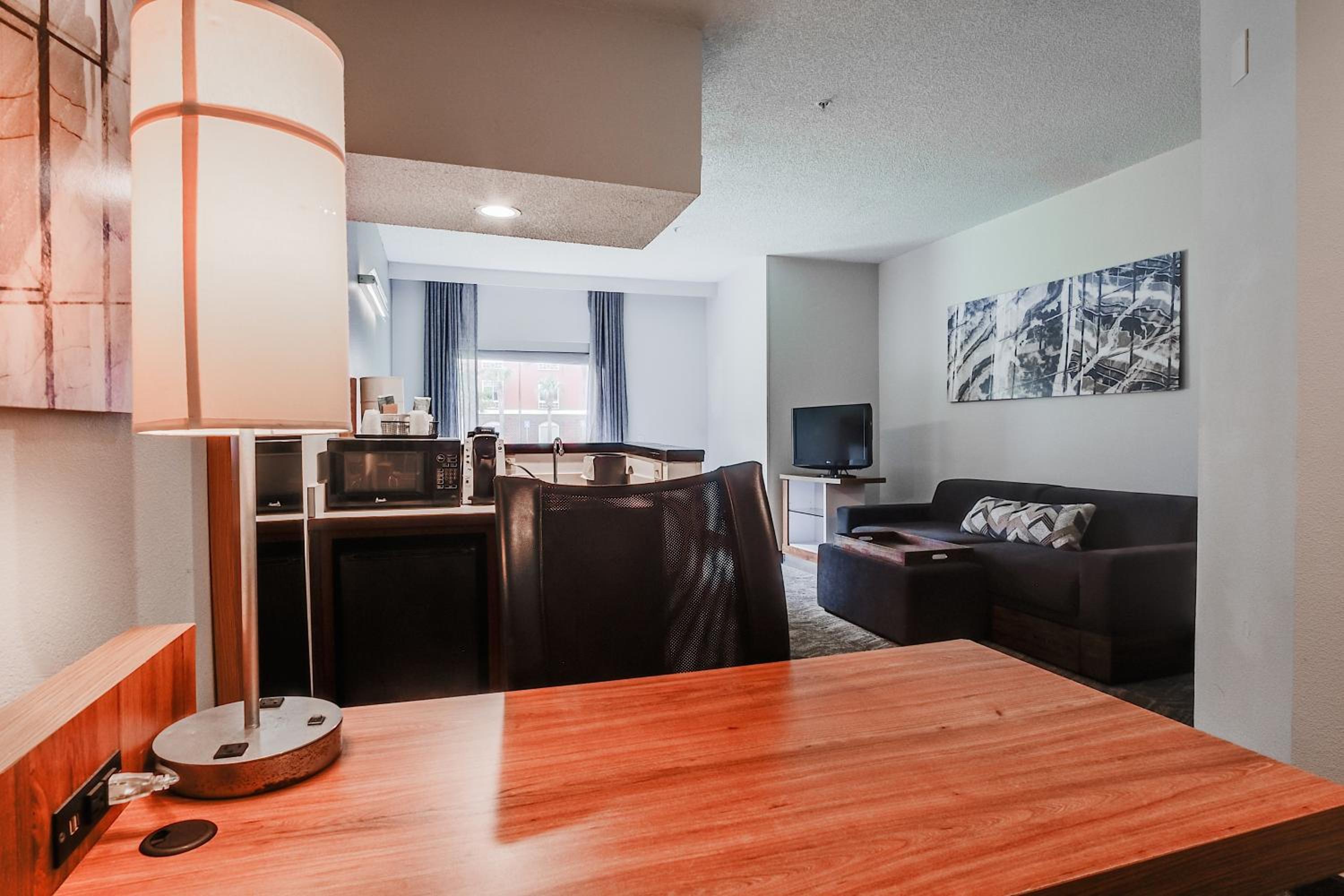 King Suite - Disability Access/Non Smoking - Photo 3