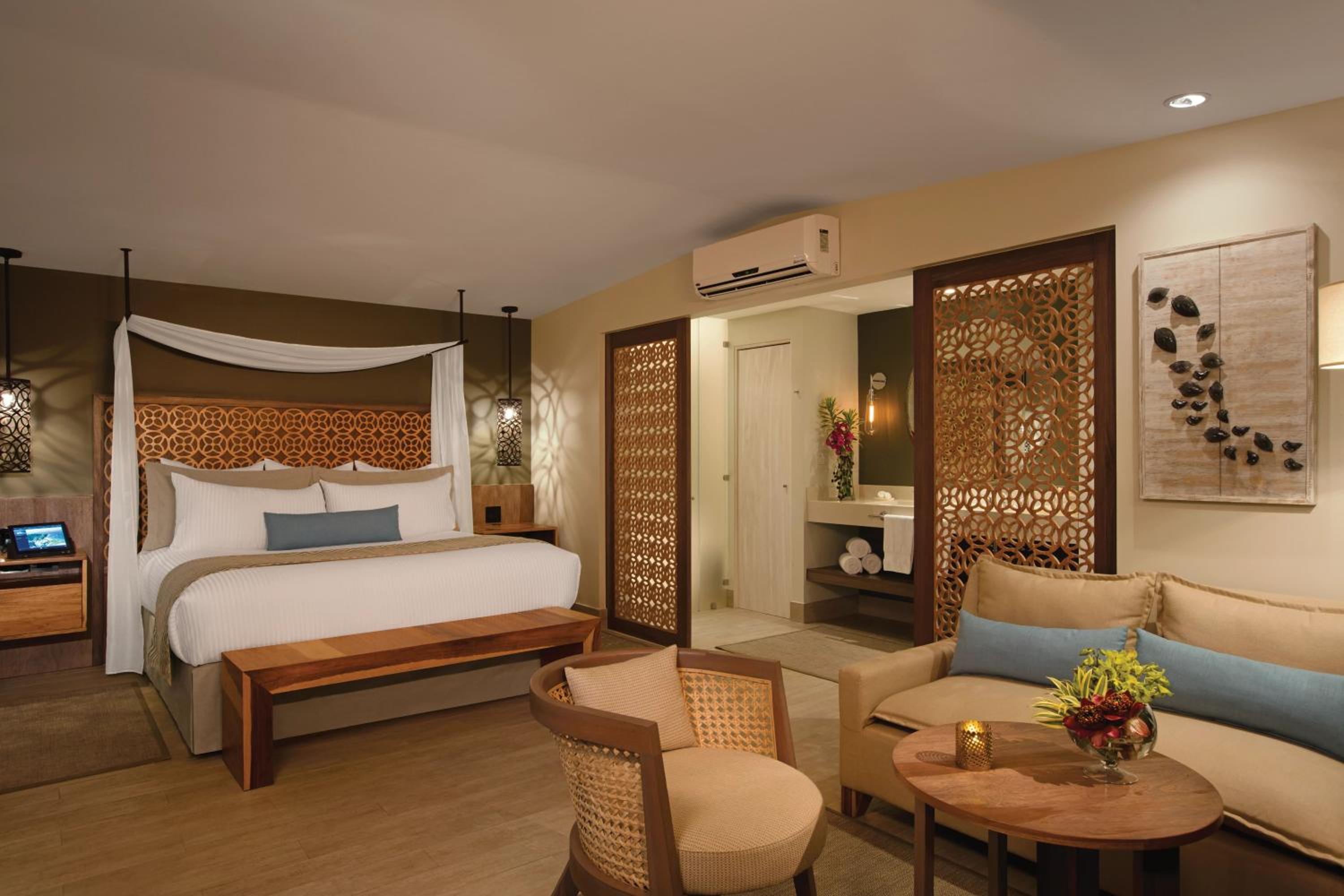 Preferred Club Bungalow Suite King Ocean Front View photo 1