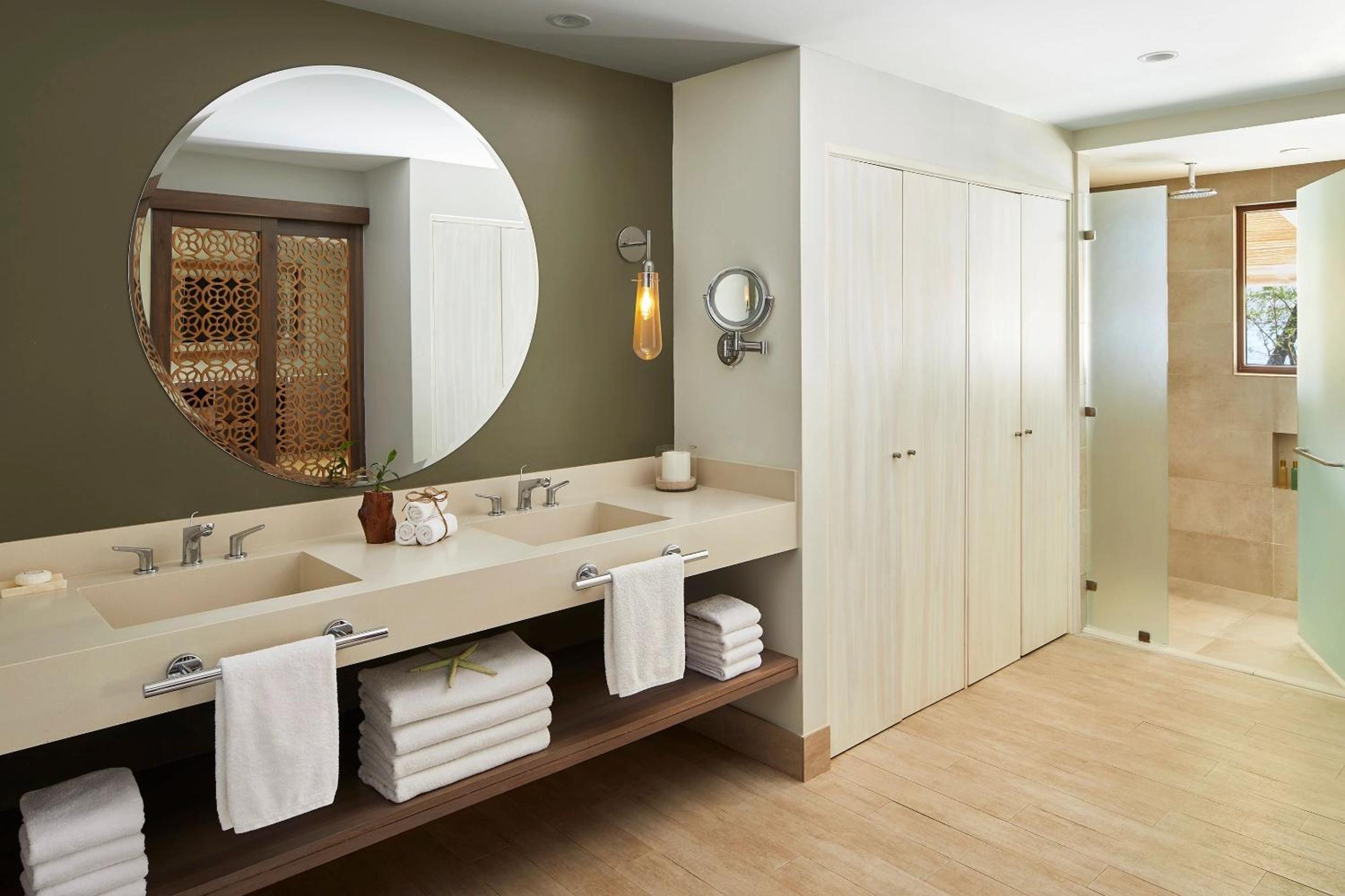 Preferred Club Junior Suite King Ocean Front  photo 2
