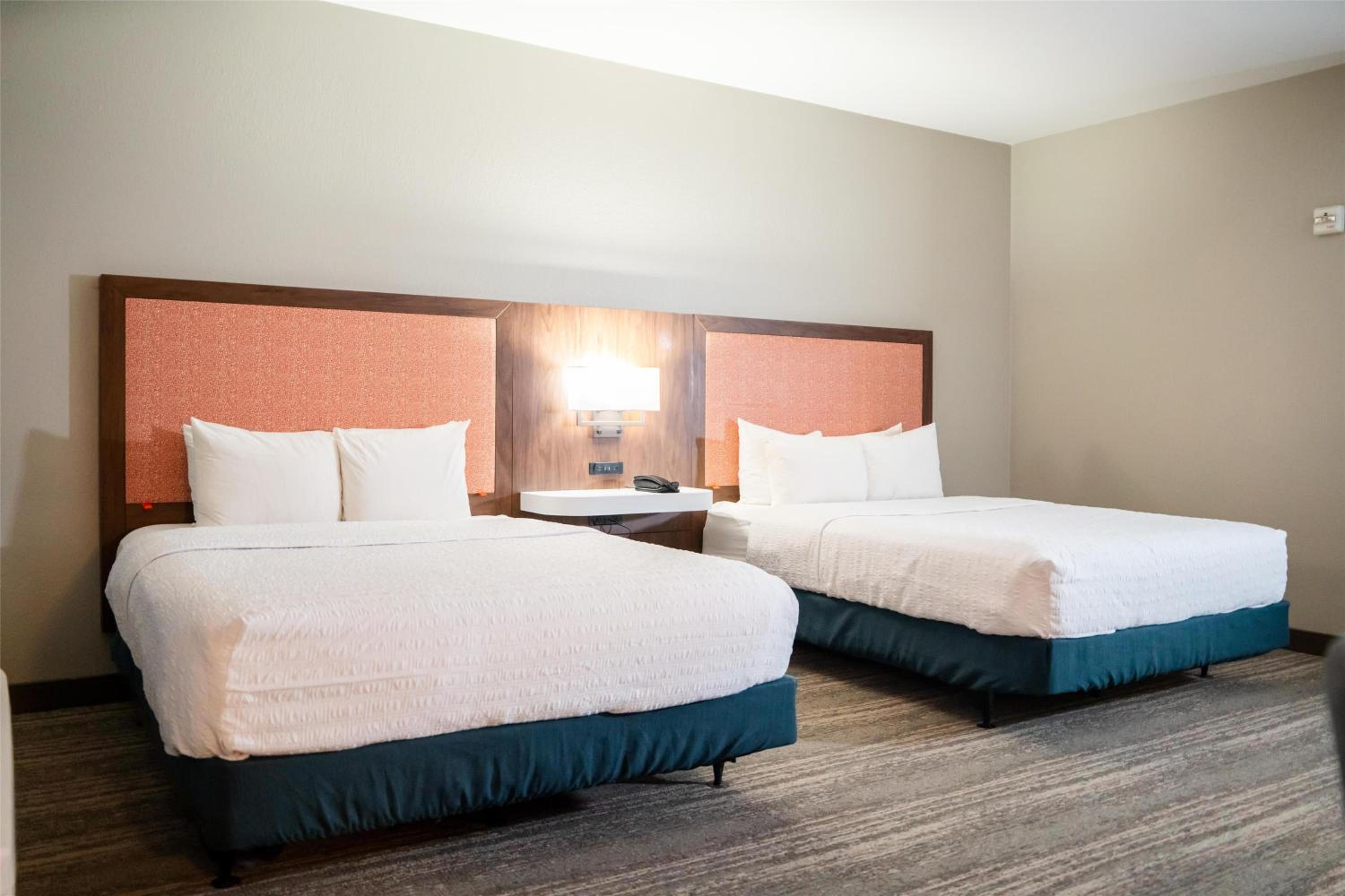Queen Room with Two Queen Beds - Mobility Access/Non-Smoking - Photo 1