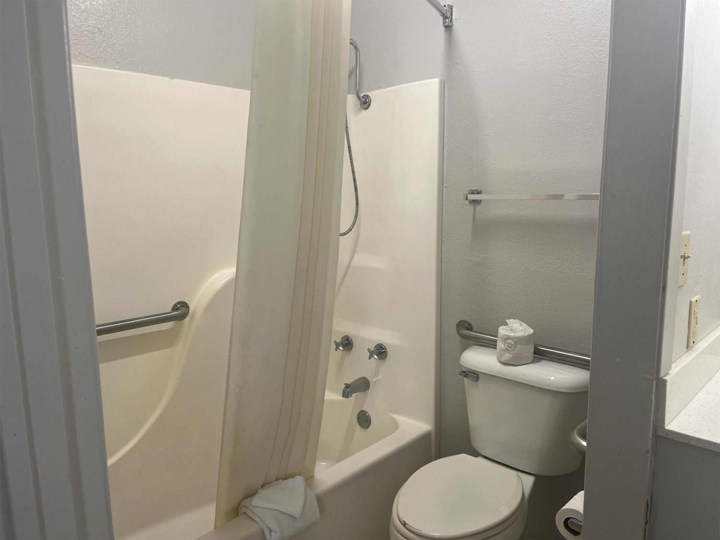 Queen Room with Two Queen Beds - Disability Access - Non-Smoking photo 3