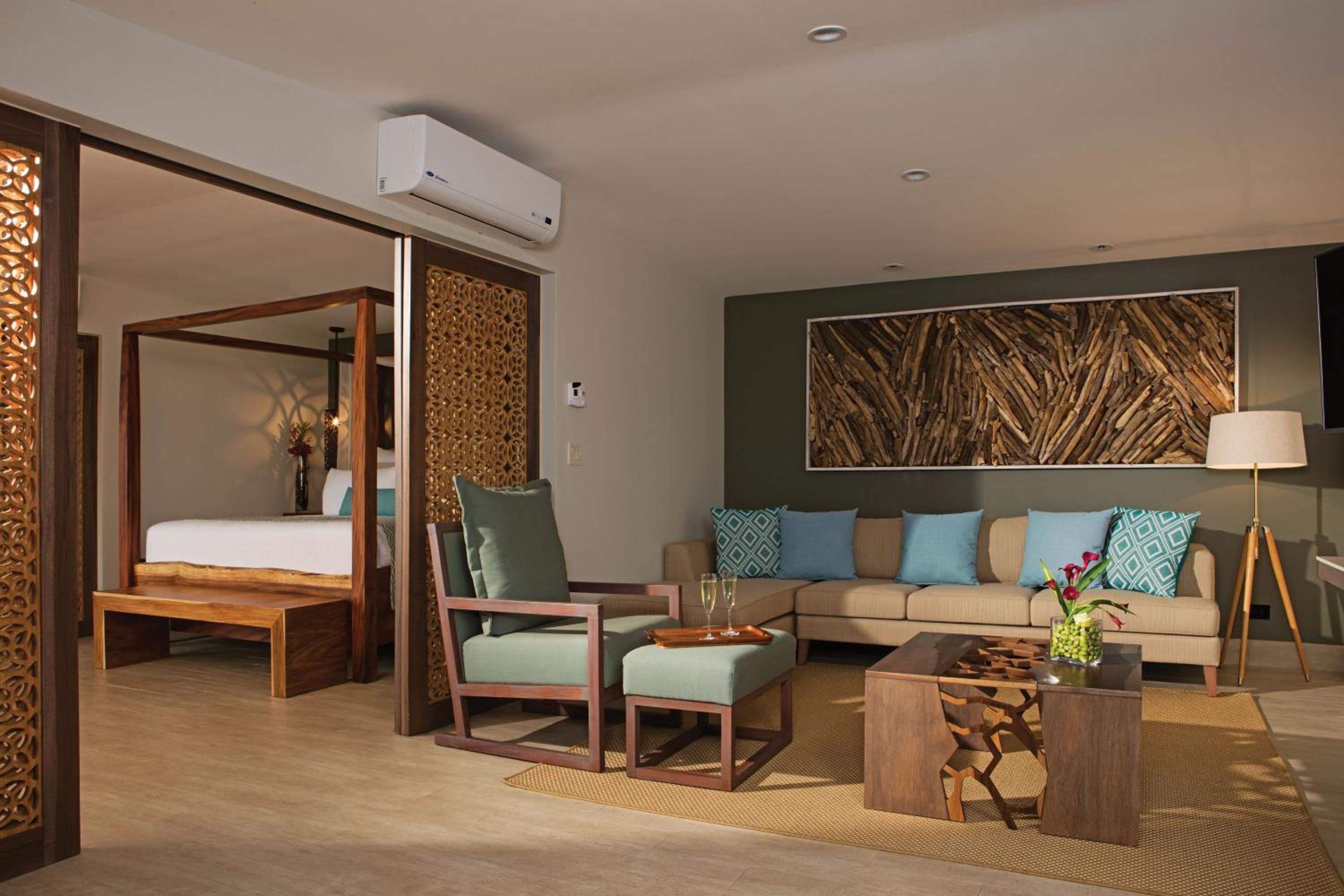 Preferred Club Honeymoon Suite