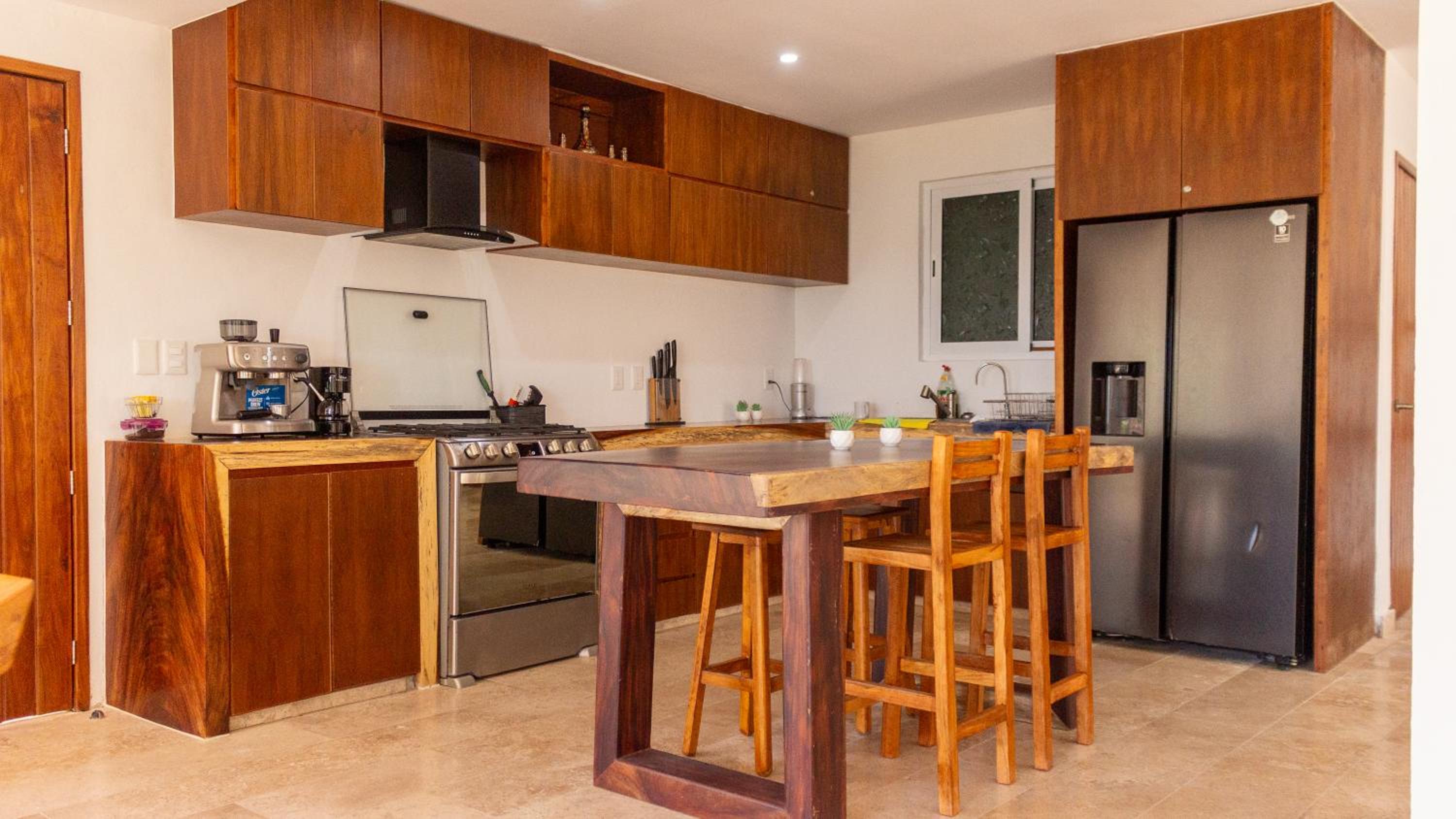 Seven-Bedroom House photo 2