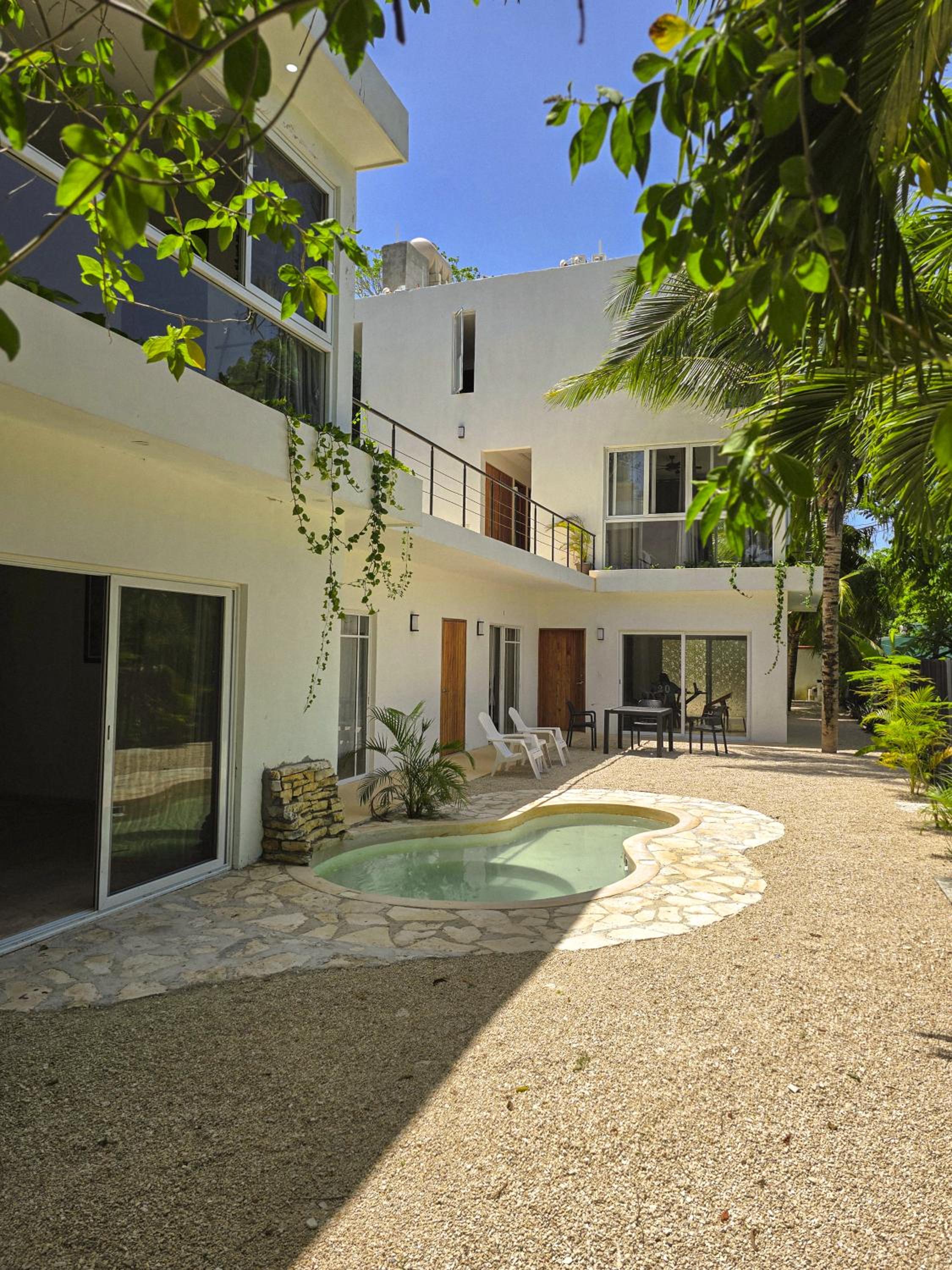 Seven-Bedroom House photo 2