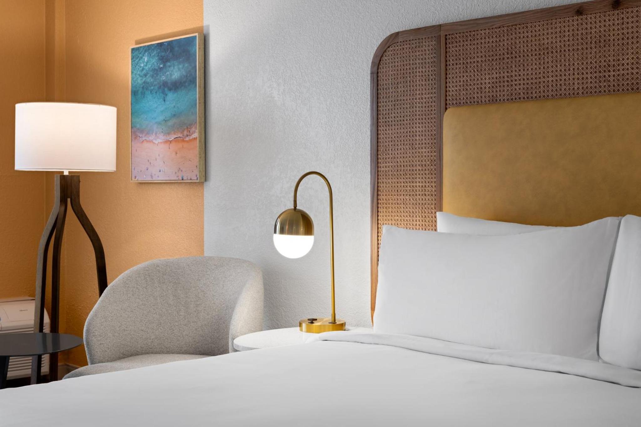 Standard Room with Two Queen Beds - Photo 1