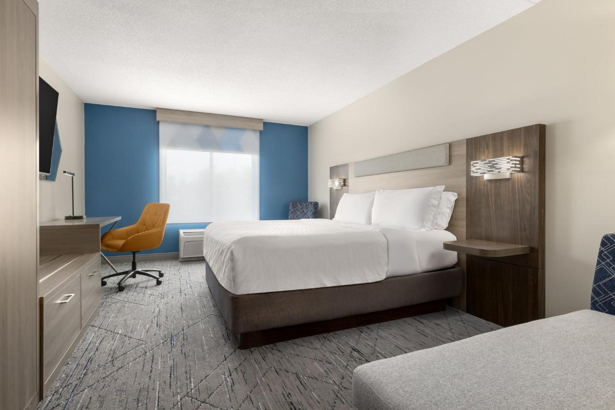 Standard King Room - Photo 7