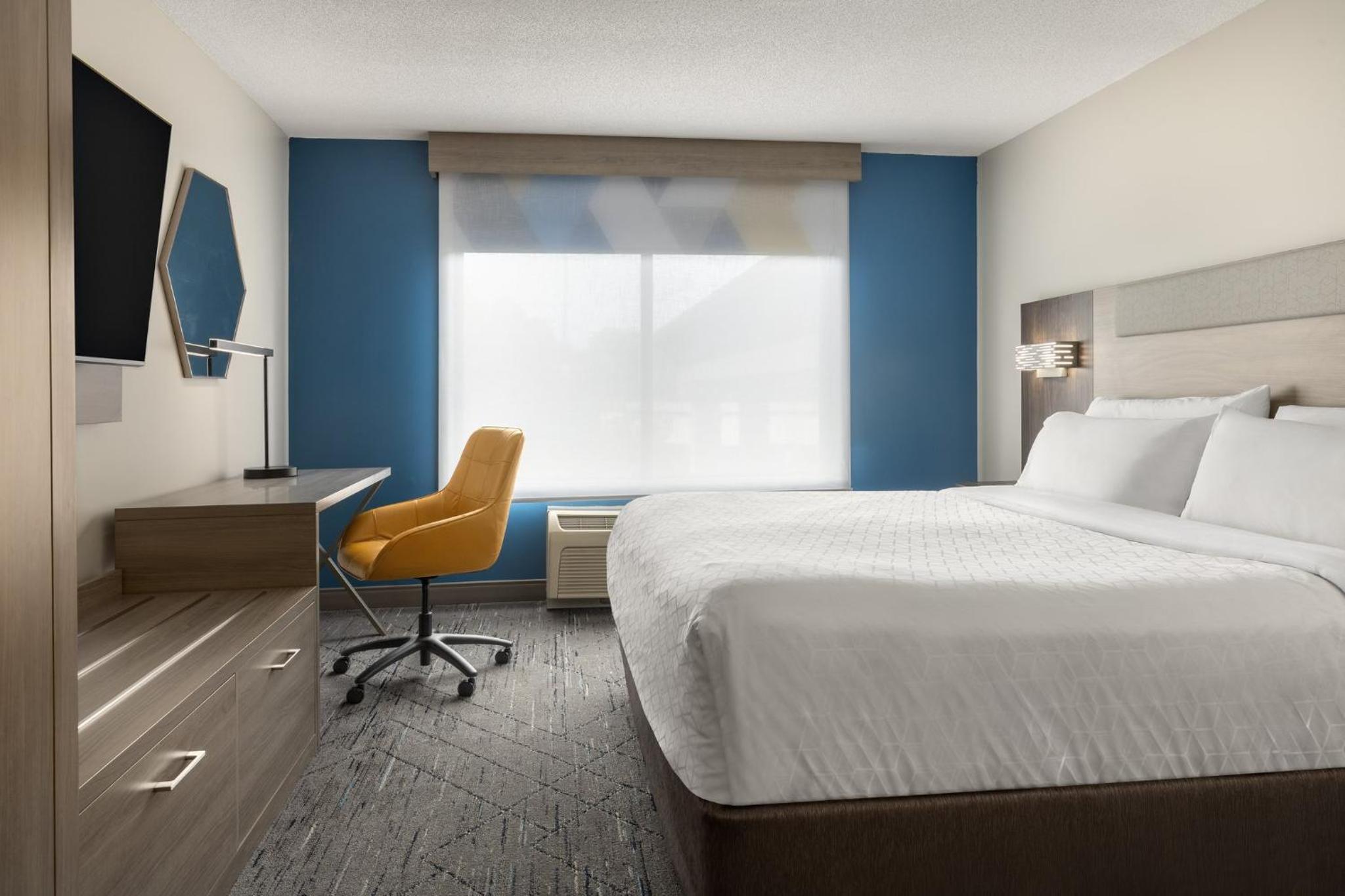 Standard King Room - Photo 8