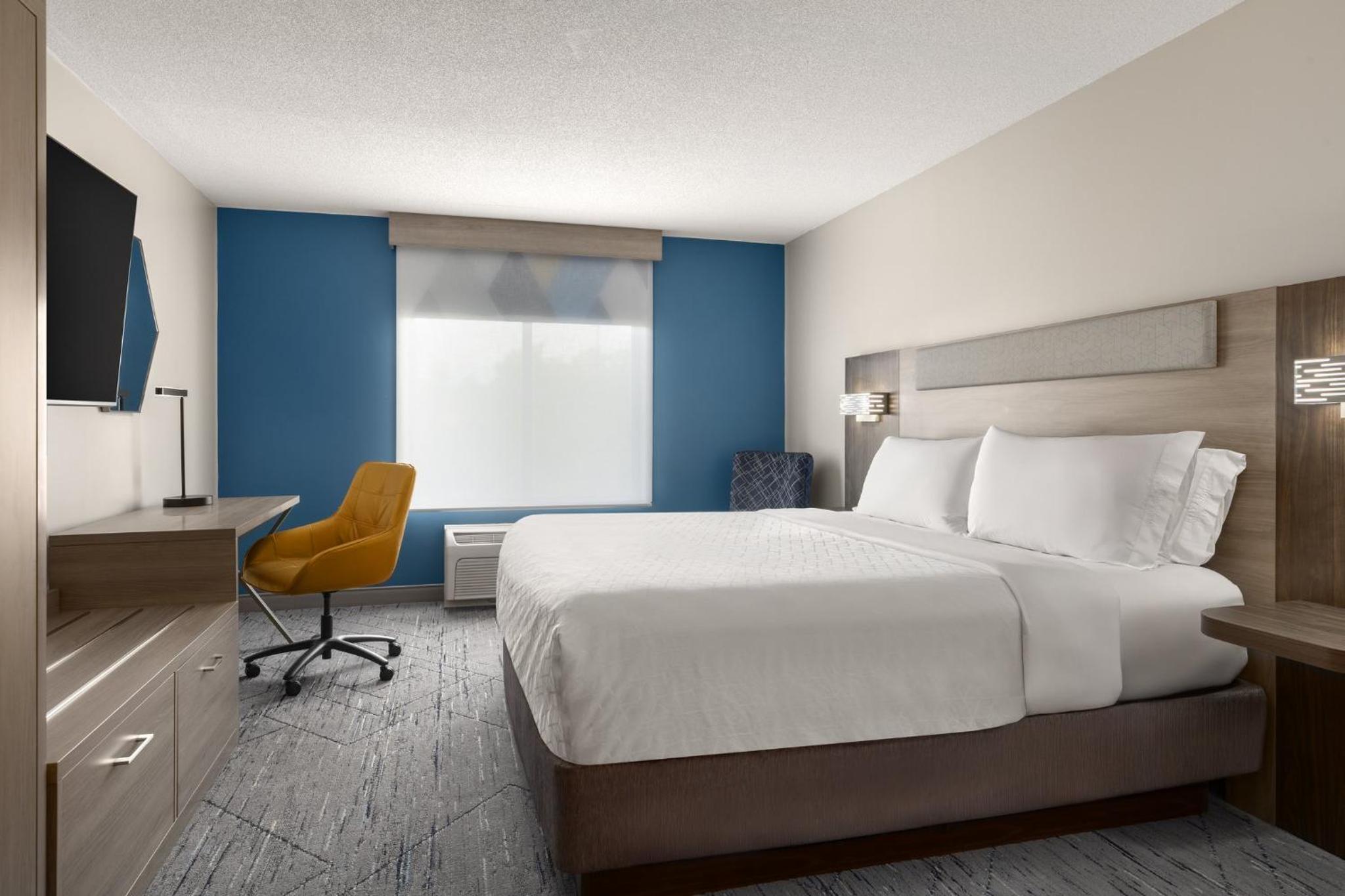 Standard King Room - Photo 9