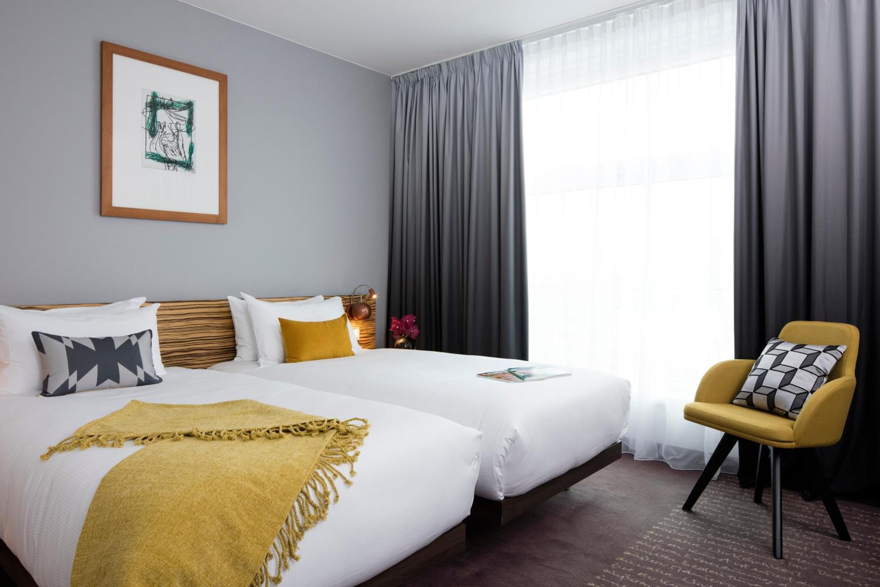 Art Twin Room - Photo 3