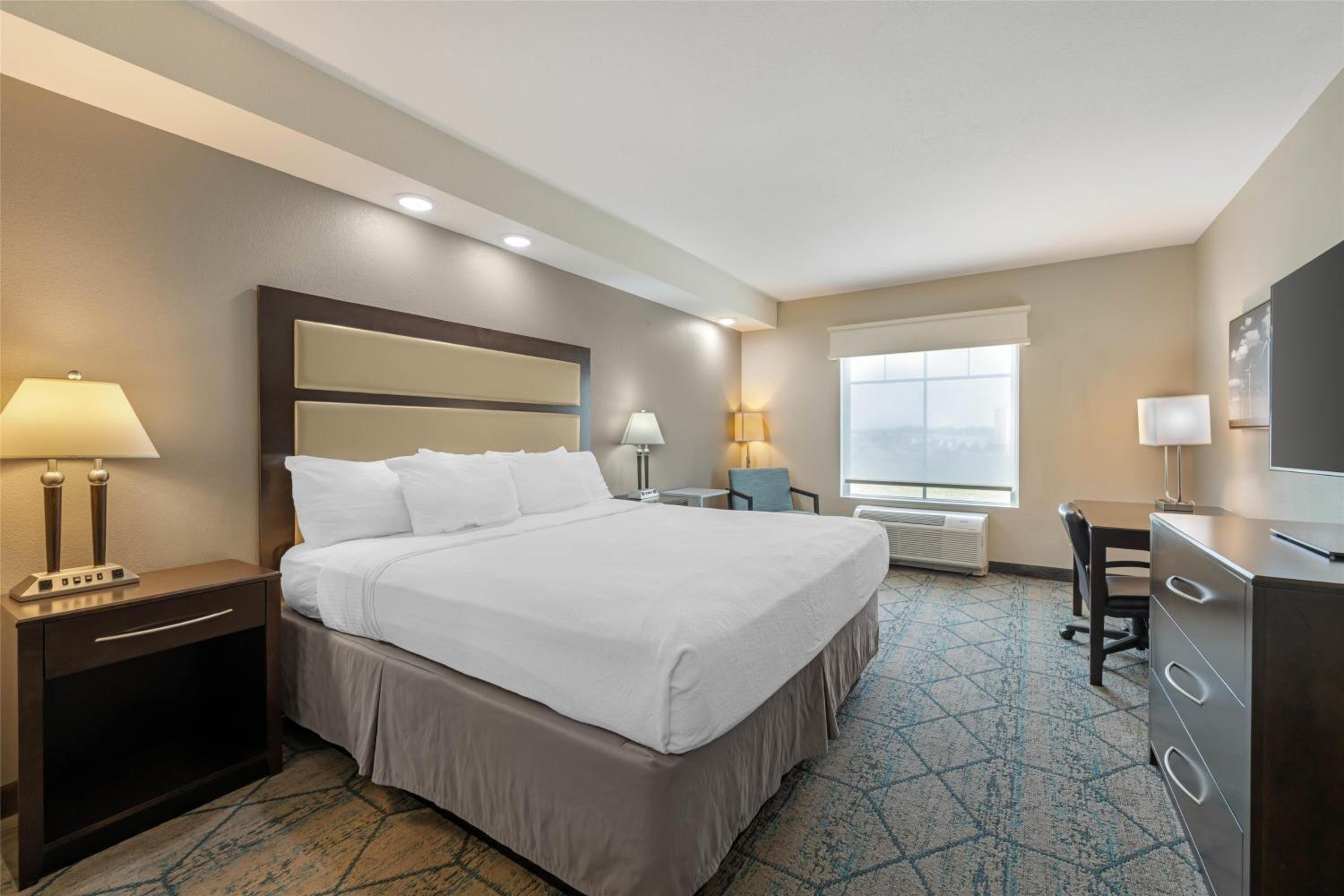 King Room with Walk-In Shower - Disability Access/Non-Smoking - Photo 5