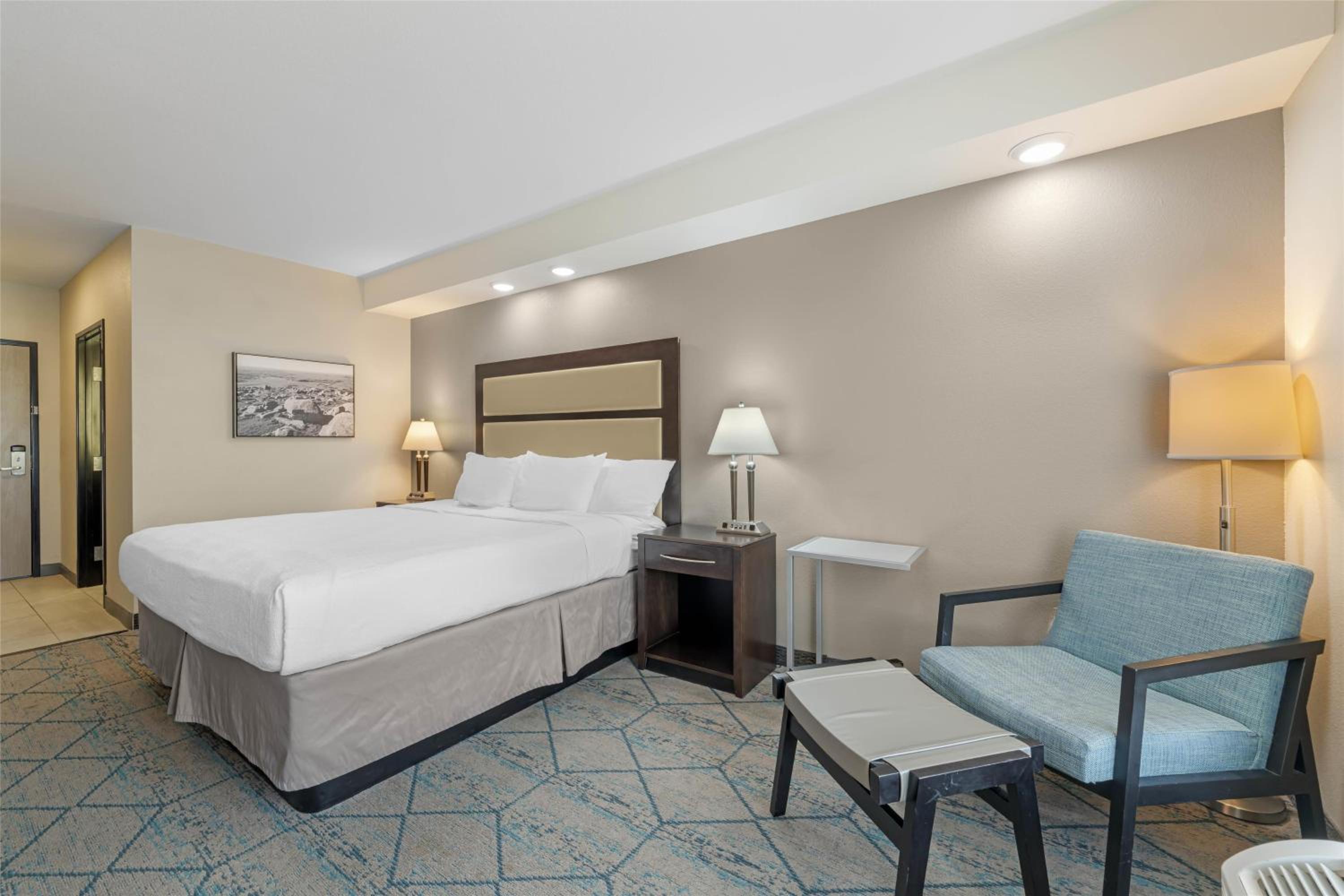 King Room with Walk-In Shower - Disability Access/Non-Smoking - Photo 4