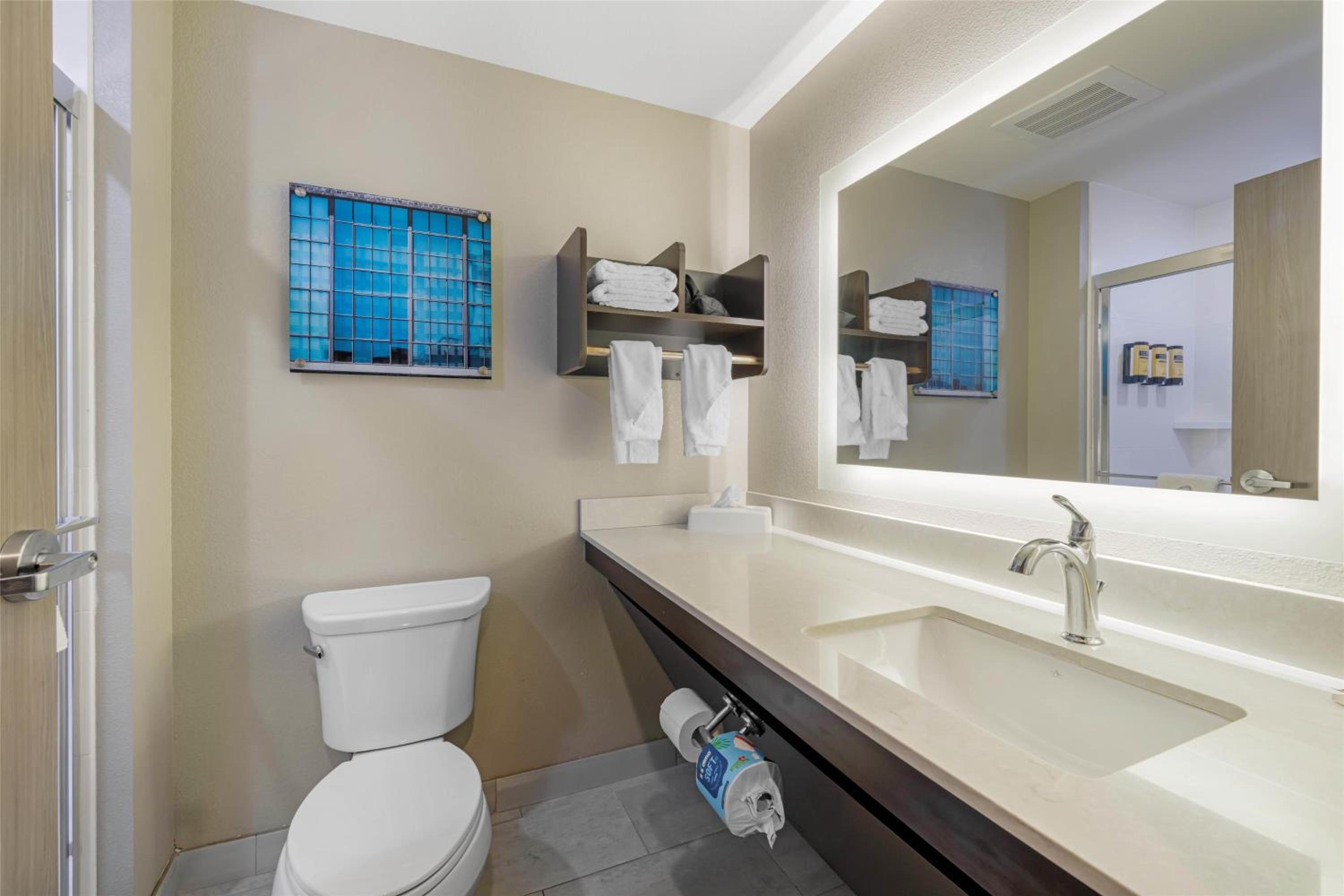 King Room with Walk-In Shower - Disability Access/Non-Smoking - Photo 7